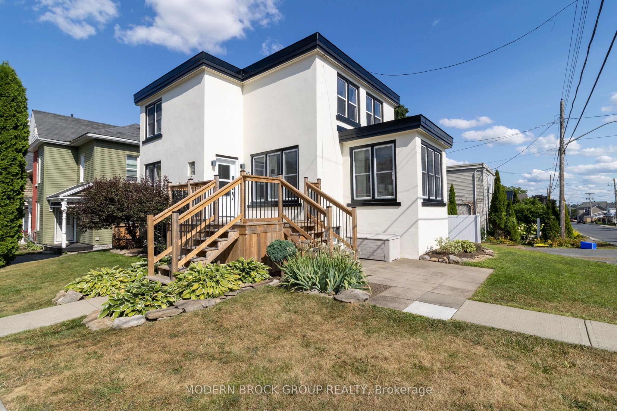 493 Dibble Street W Property Photo 1