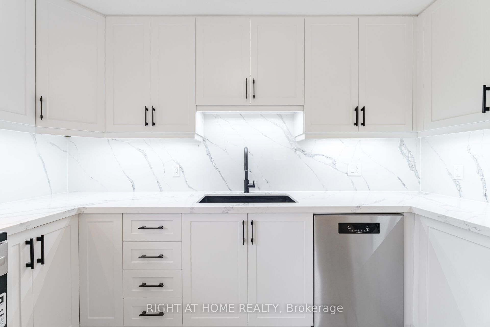 50 Albemarle Street Property Photo 11