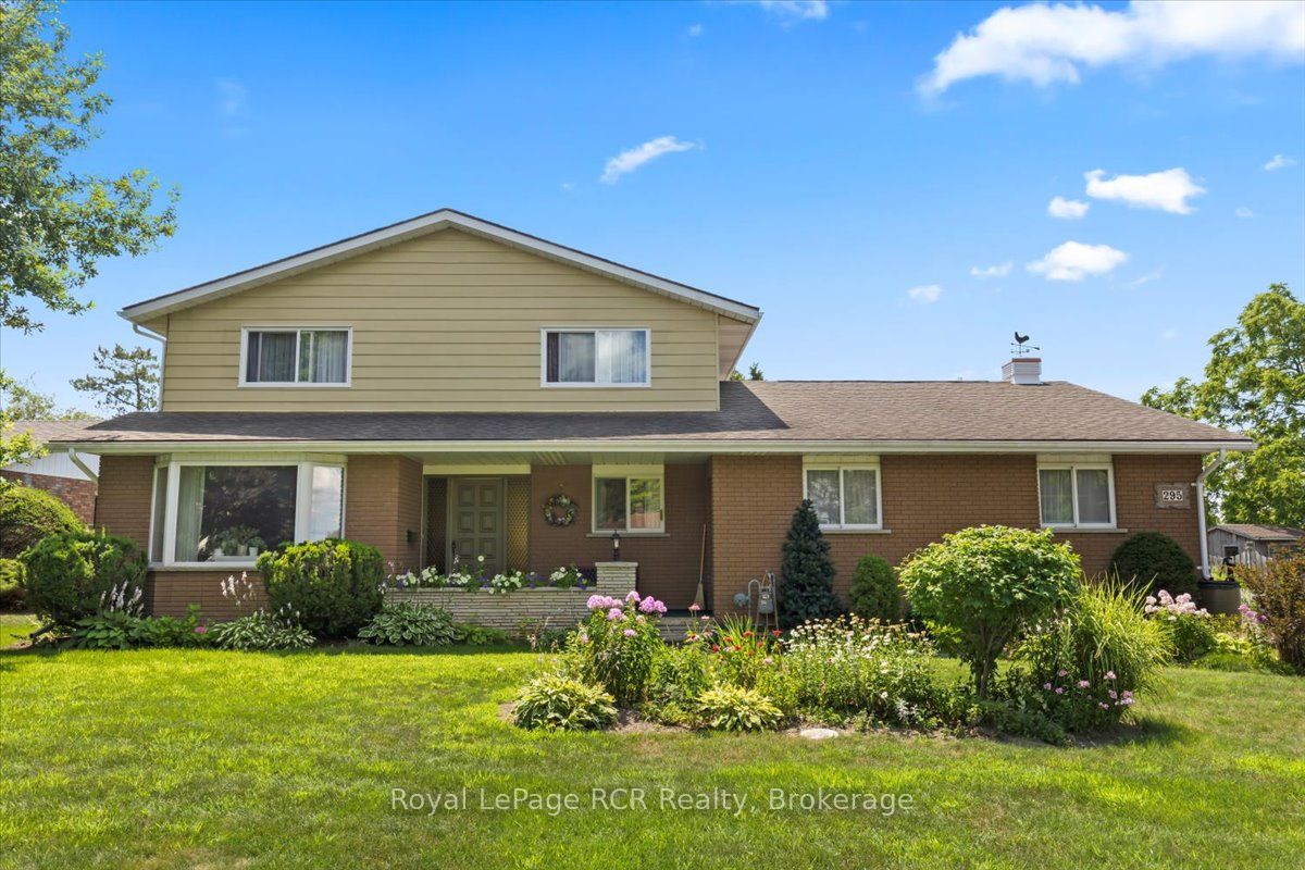 295 2nd Street Property Photo 1