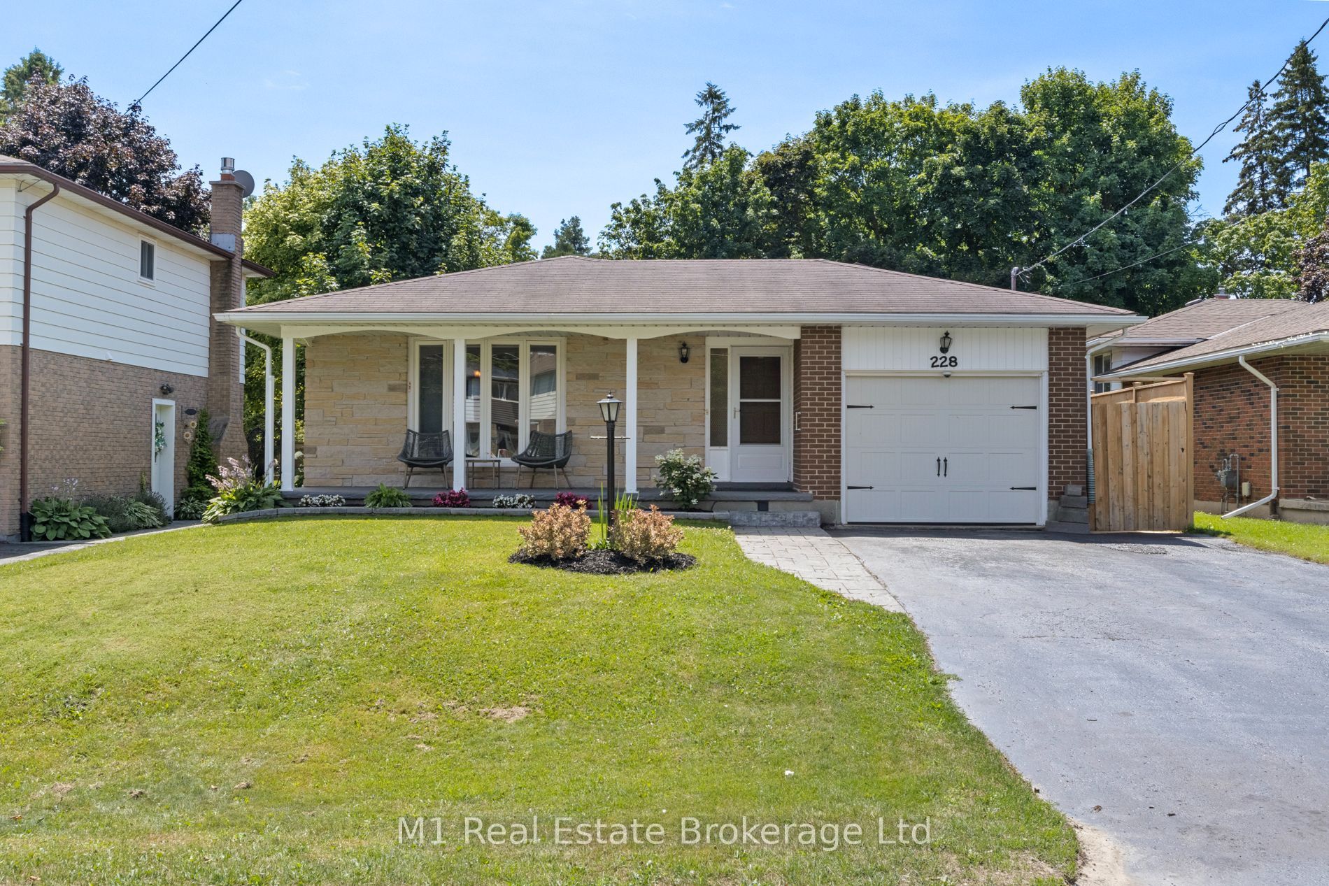 228 Adelaide St Property Photo 1