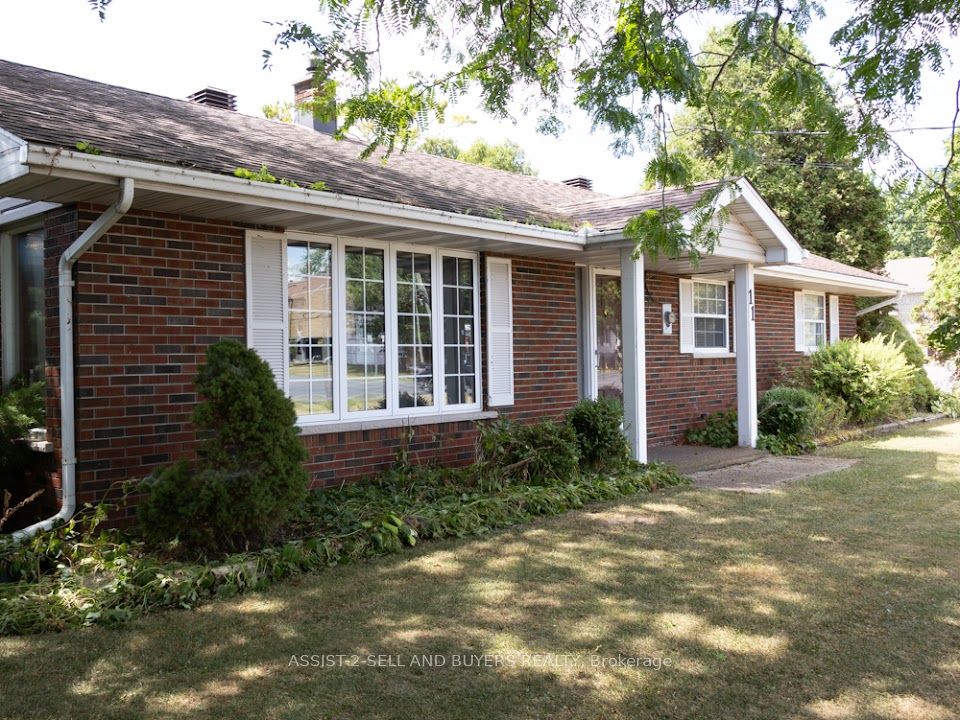 11 Moulinette Road W Property Photo 1