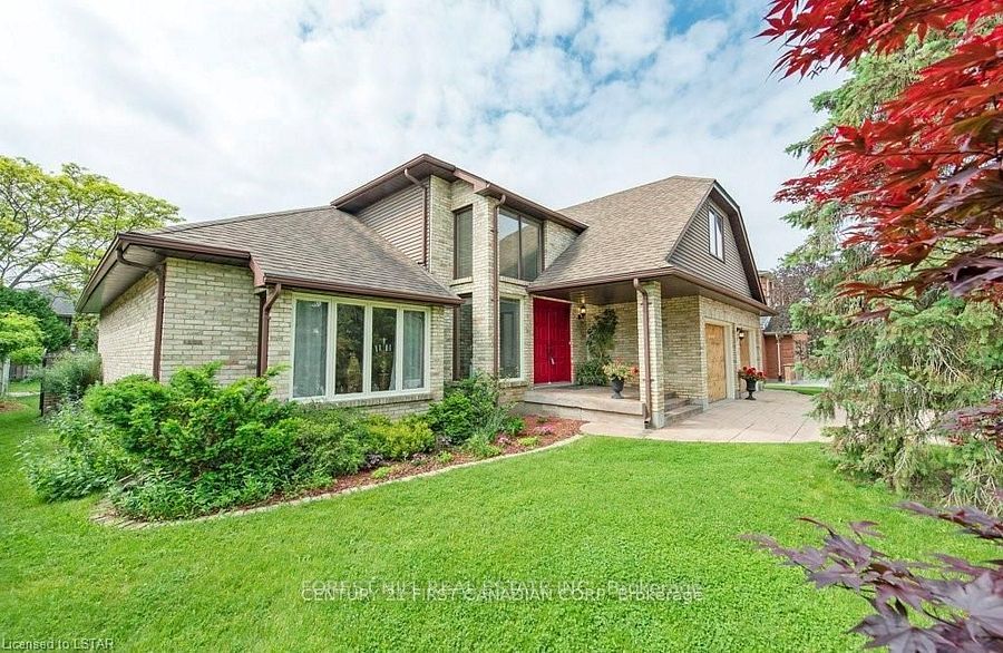 297 Grangeover Ave Property Photo 1