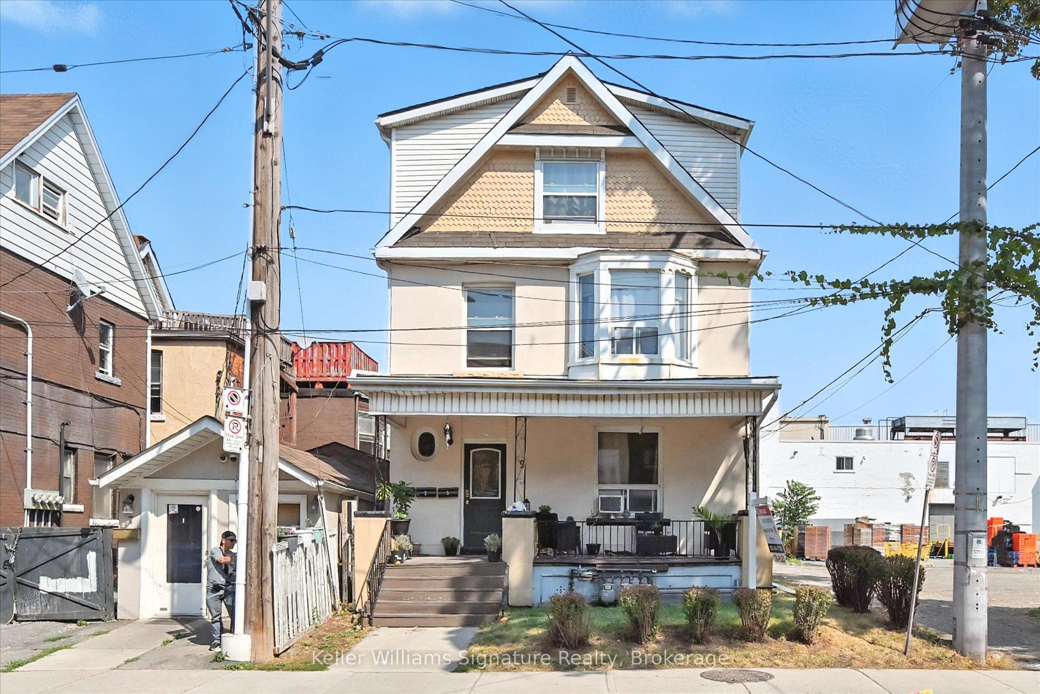 9 Tisdale St S Property Photo 1