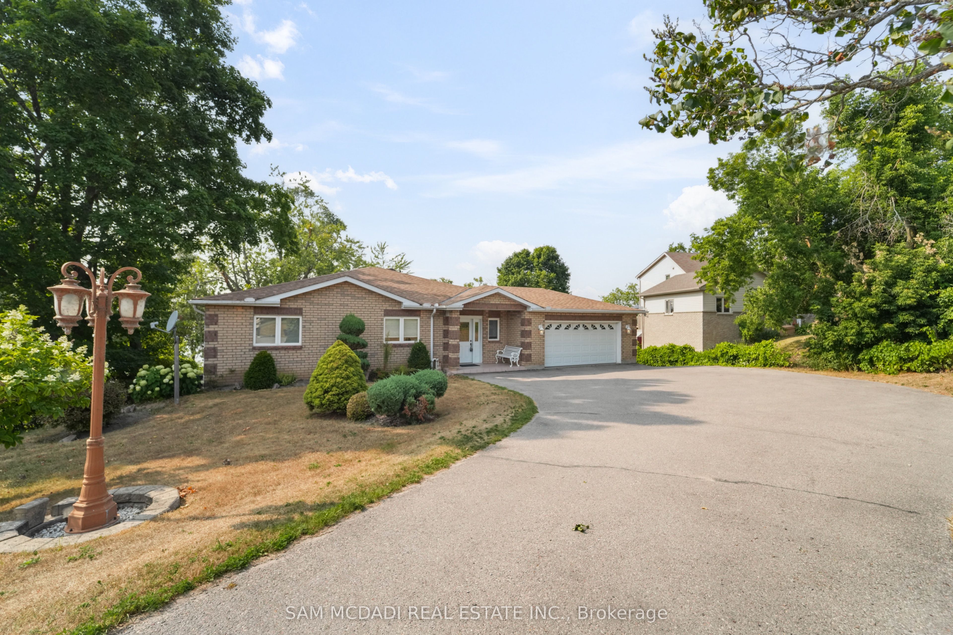 84 Maryland Dr Property Photo 1