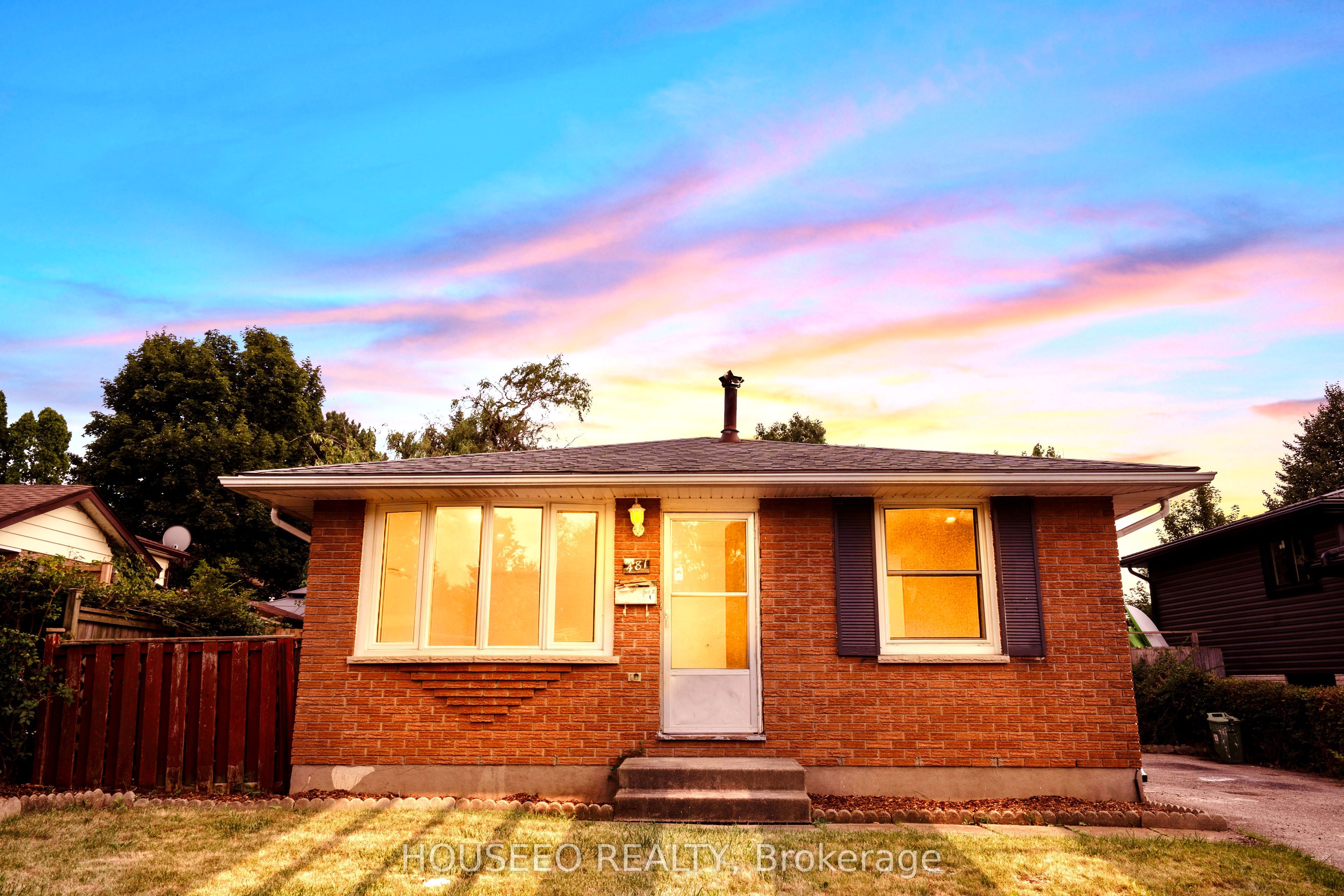481 Ferndale Ave Property Photo 1