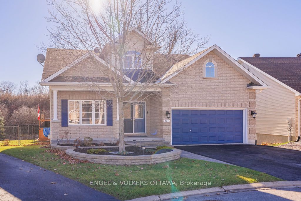 87 Wolff Crescent Property Photo 1