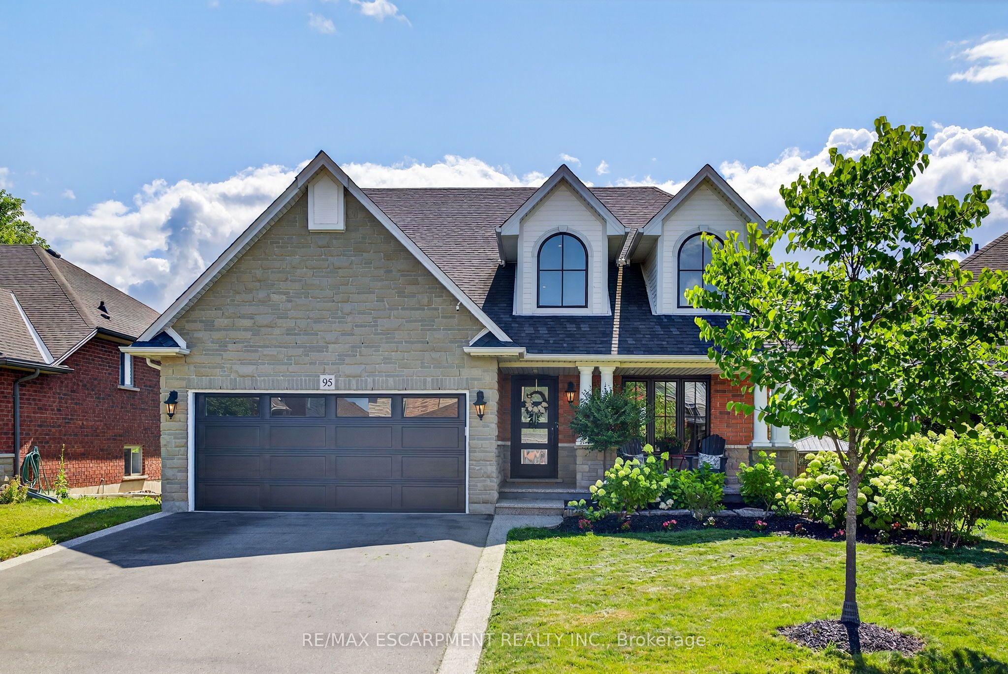 95 Etherington Cres Property Photo 1