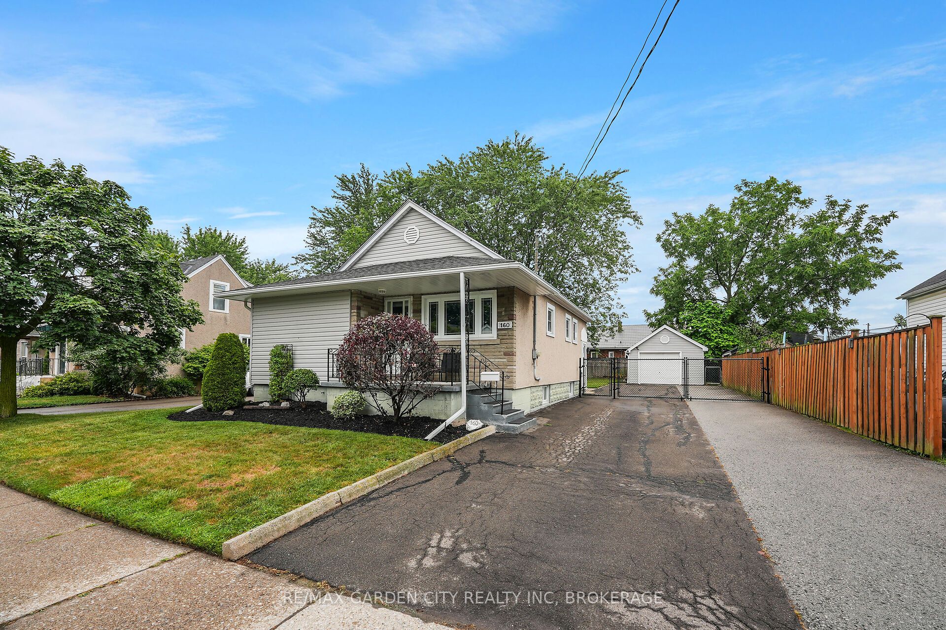 160 Mcalpine Avenue S Property Photo 1