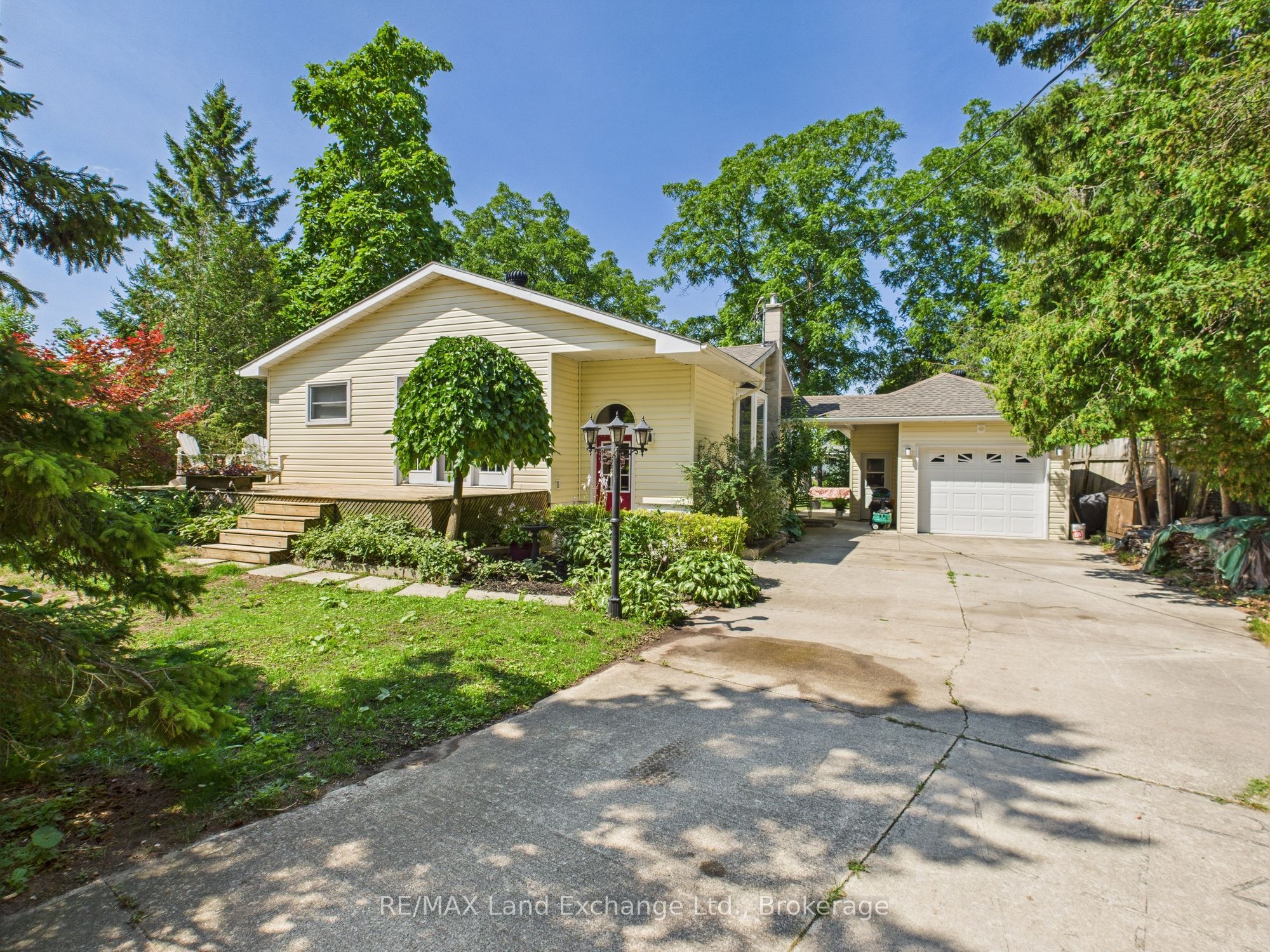 213 Huron Rd