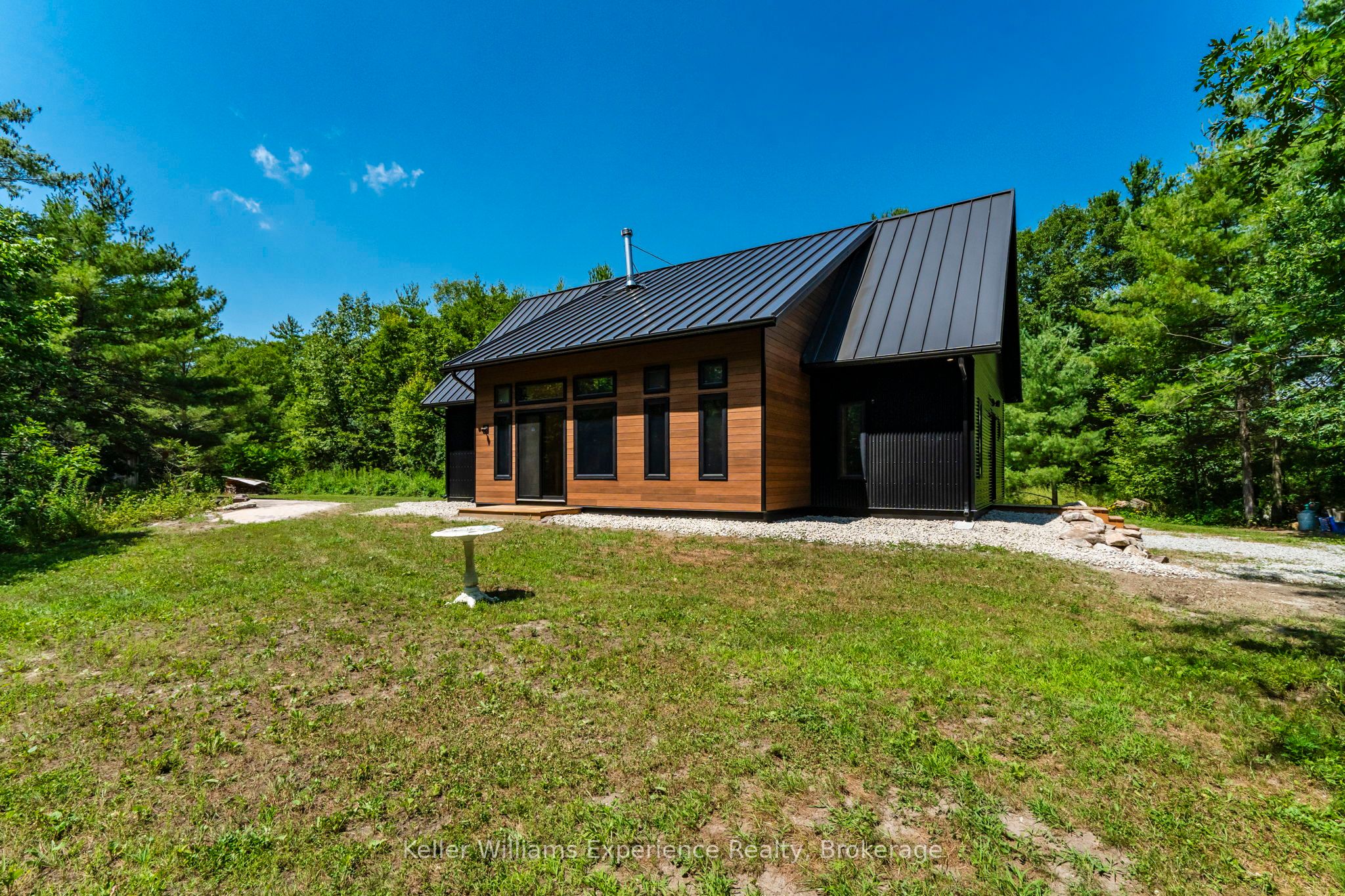 753 Honey Harbour Rd