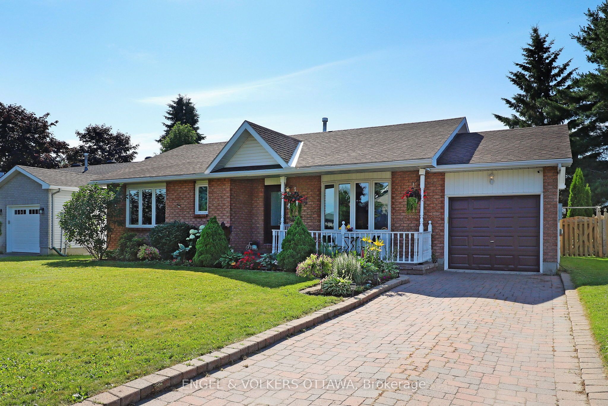 4 Maple Drive Property Photo 1