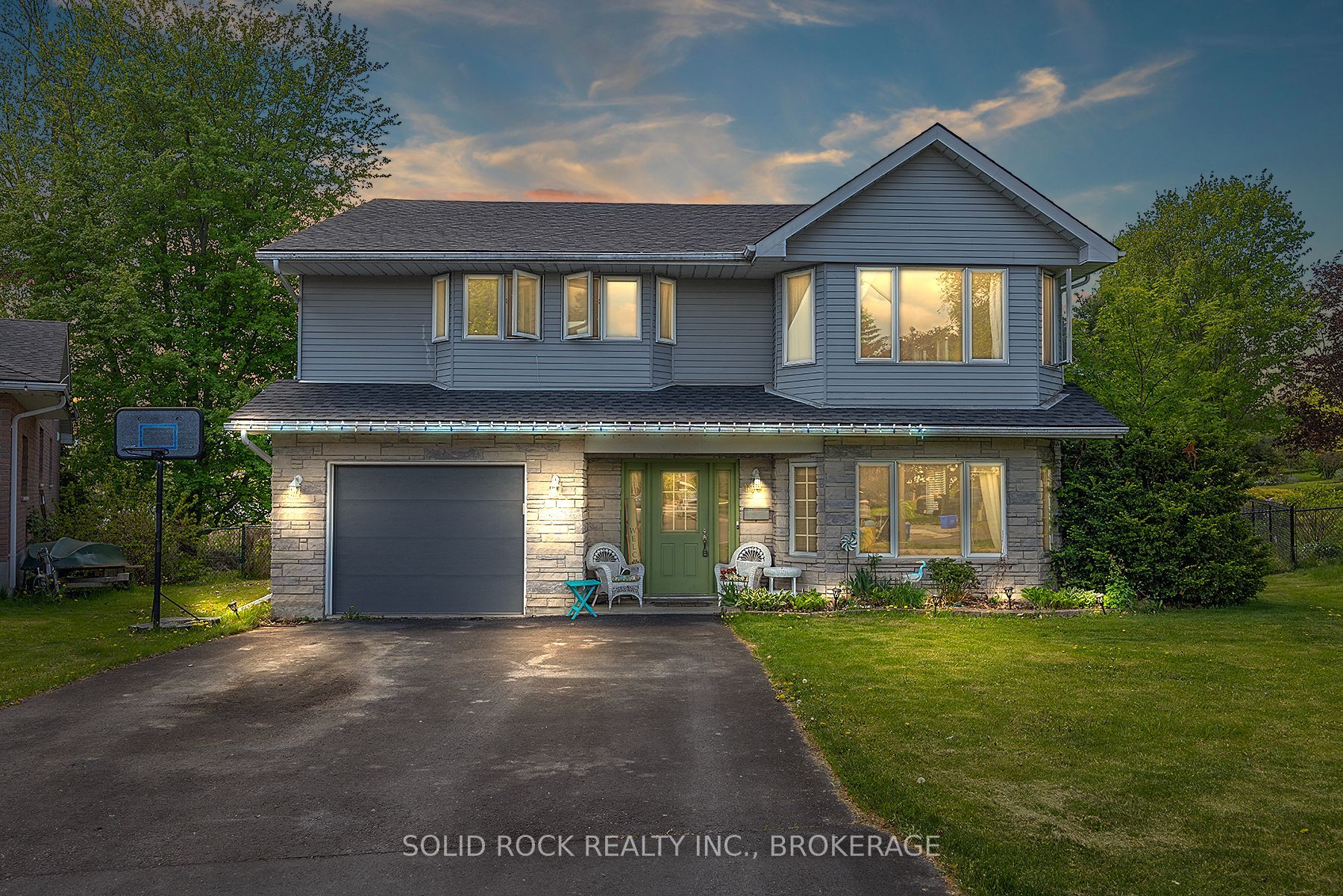 150 Shoreline Crescent Property Photo 1