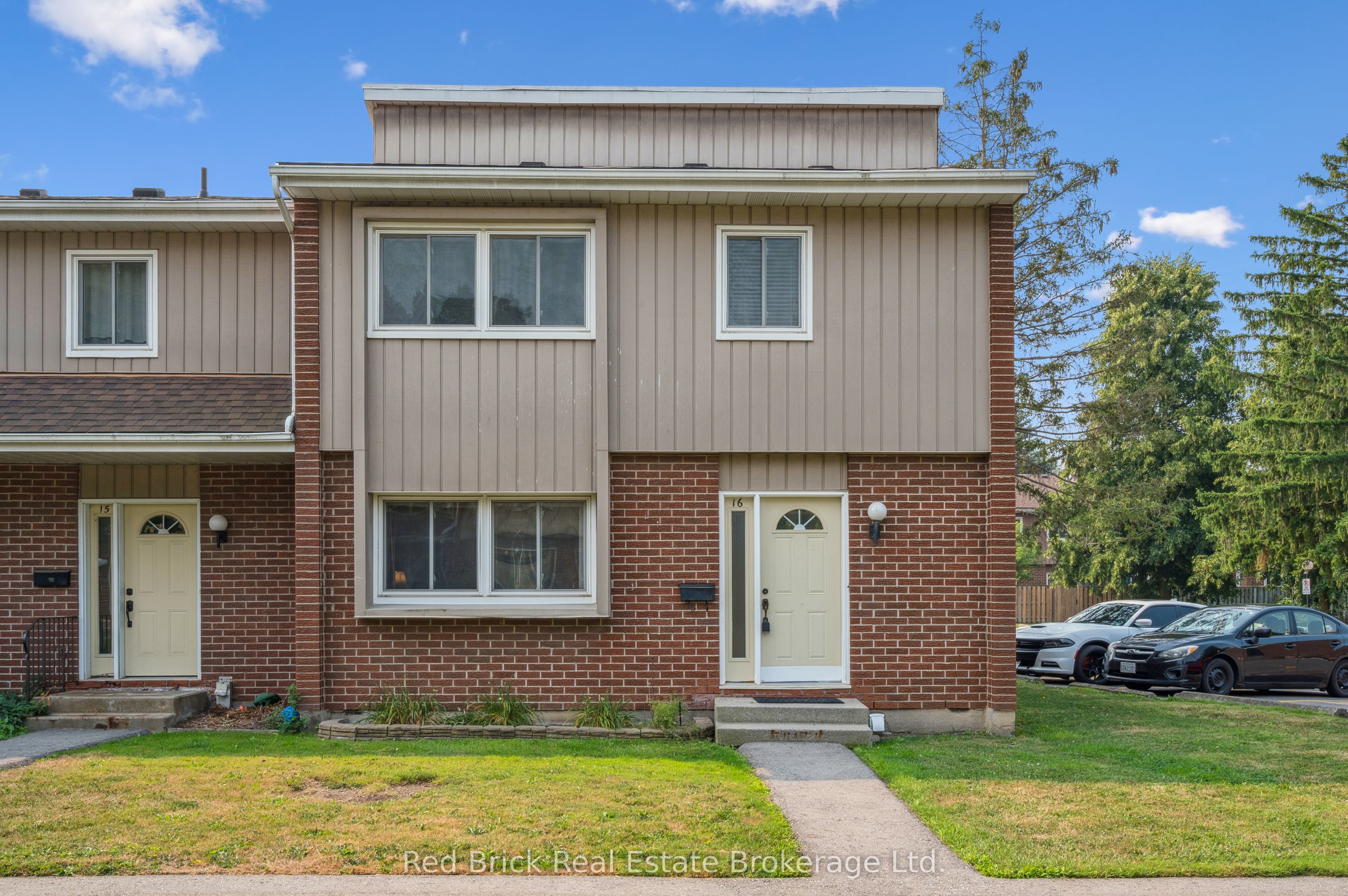 121 University Avenue E 16 Property Photo 1