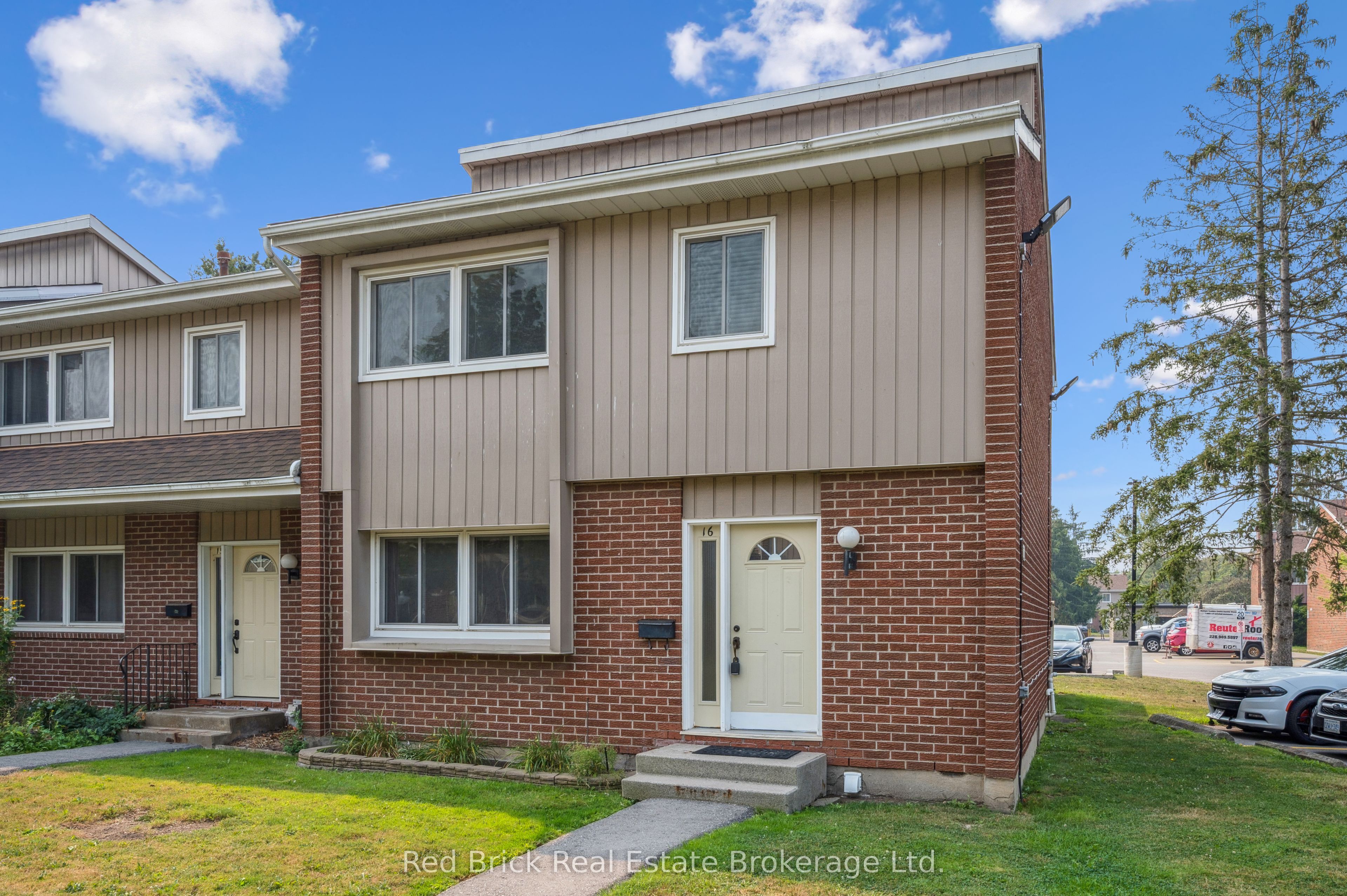 121 University Avenue E 16 Property Photo 4