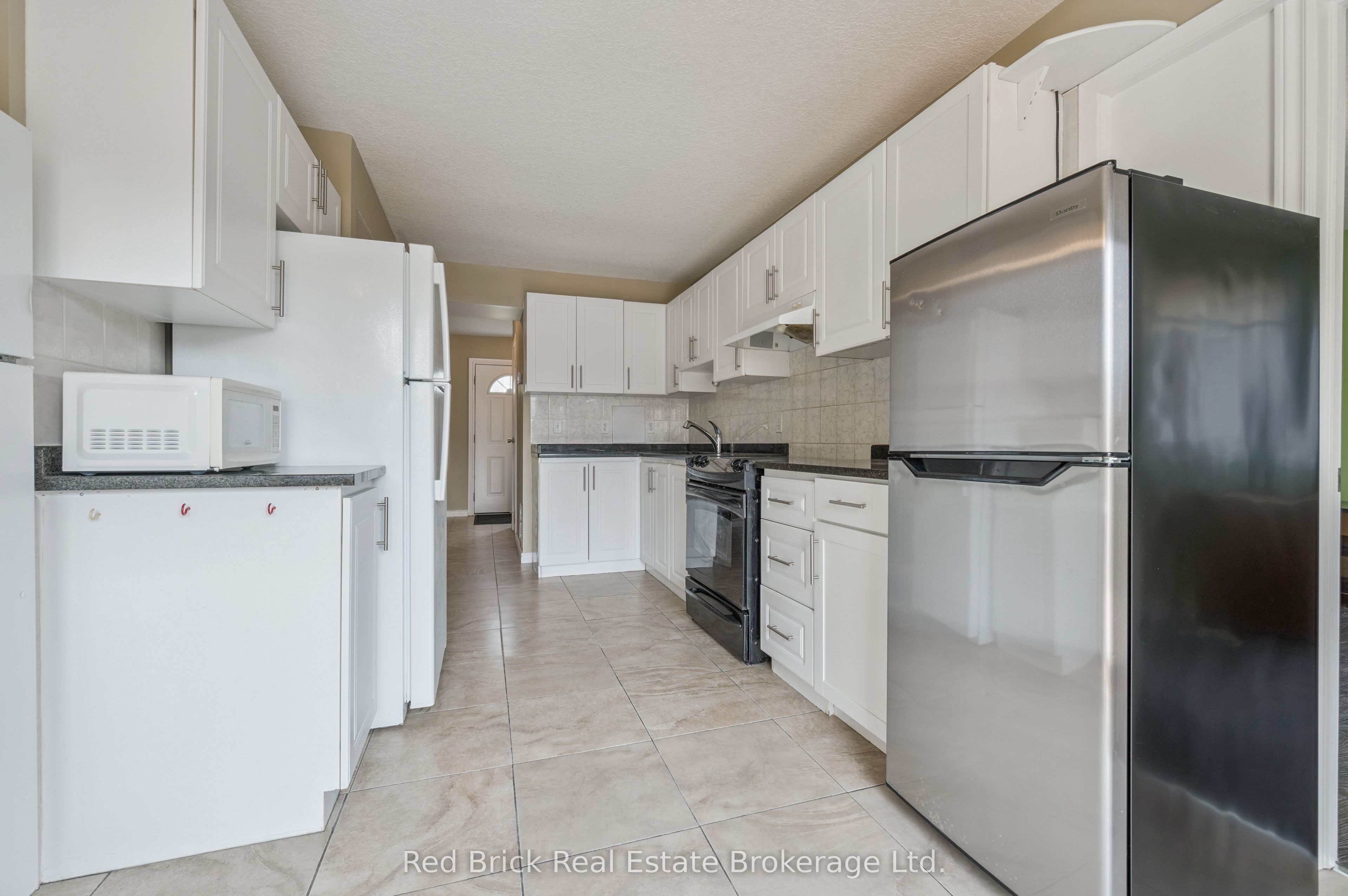 121 University Avenue E 16 Property Photo 7