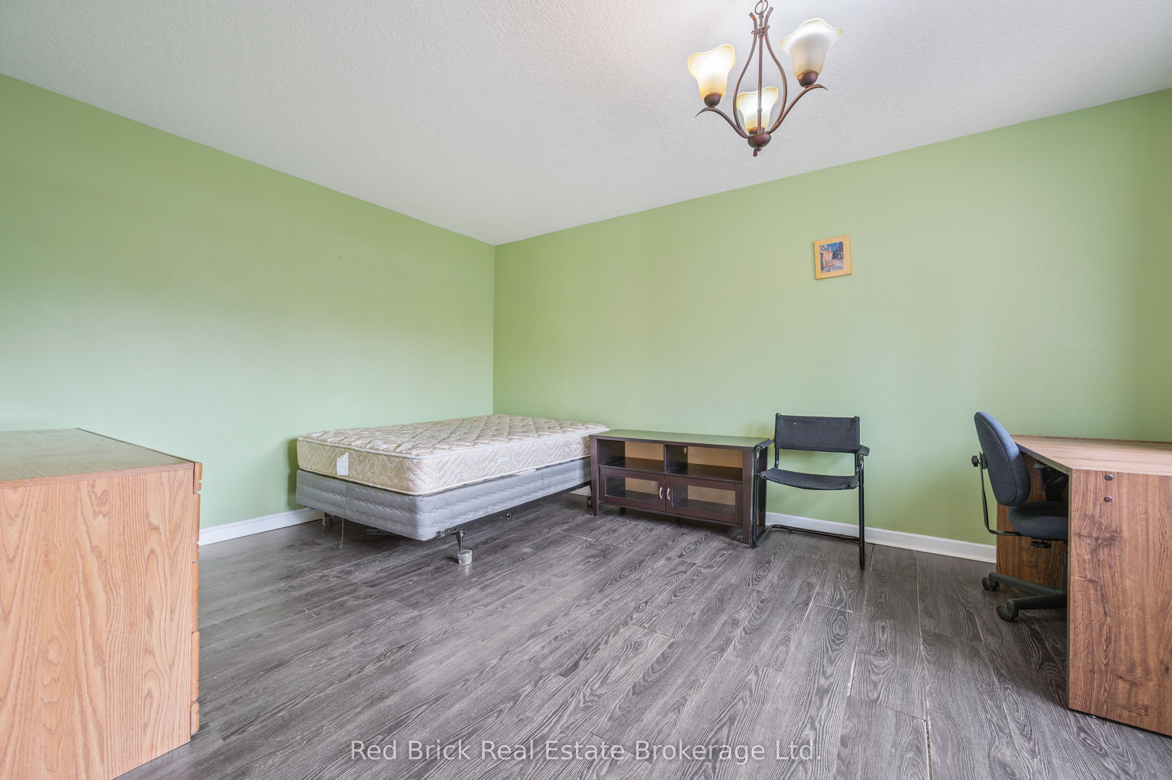 121 University Avenue E 16 Property Photo 12