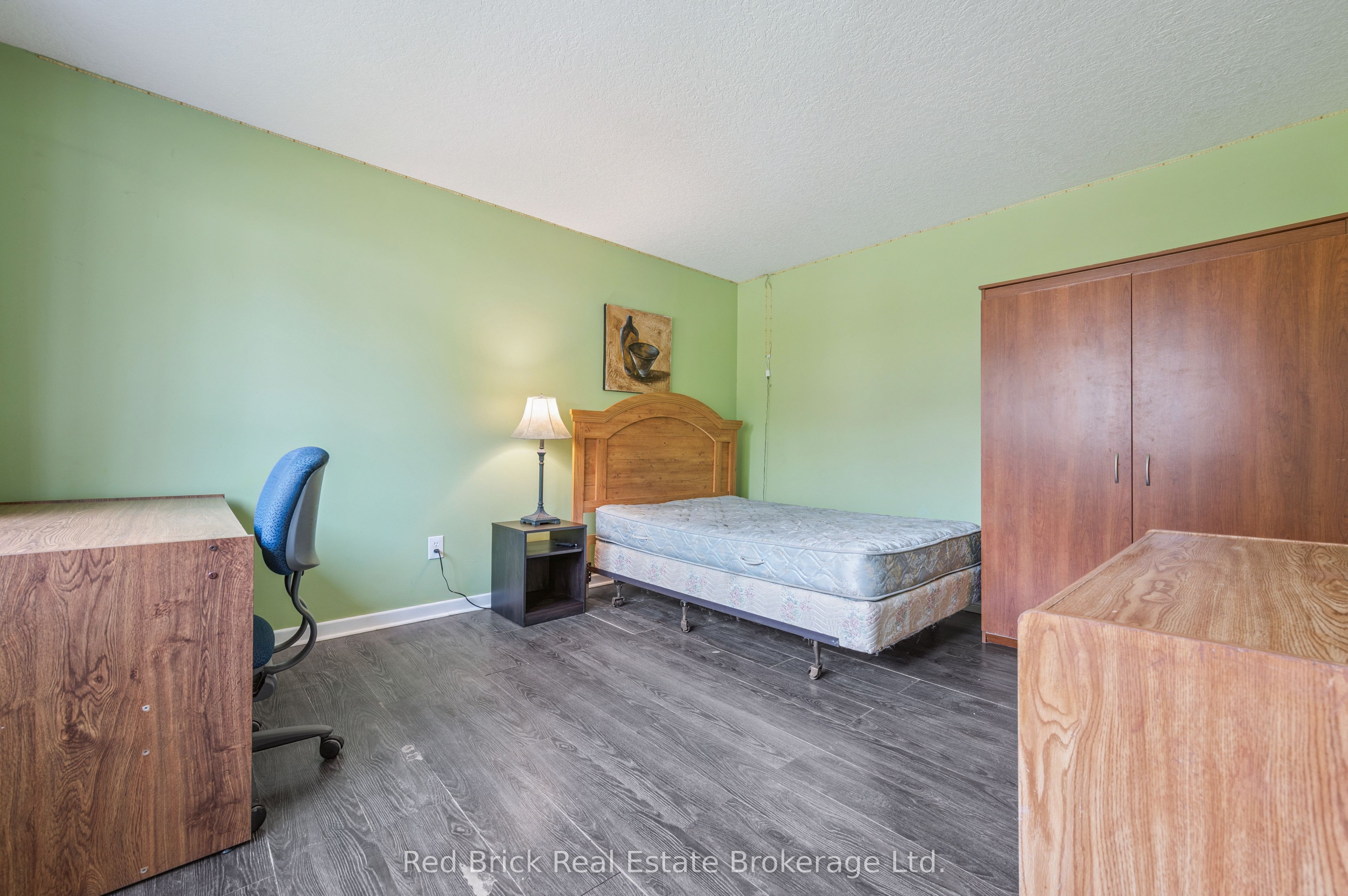 121 University Avenue E 16 Property Photo 15