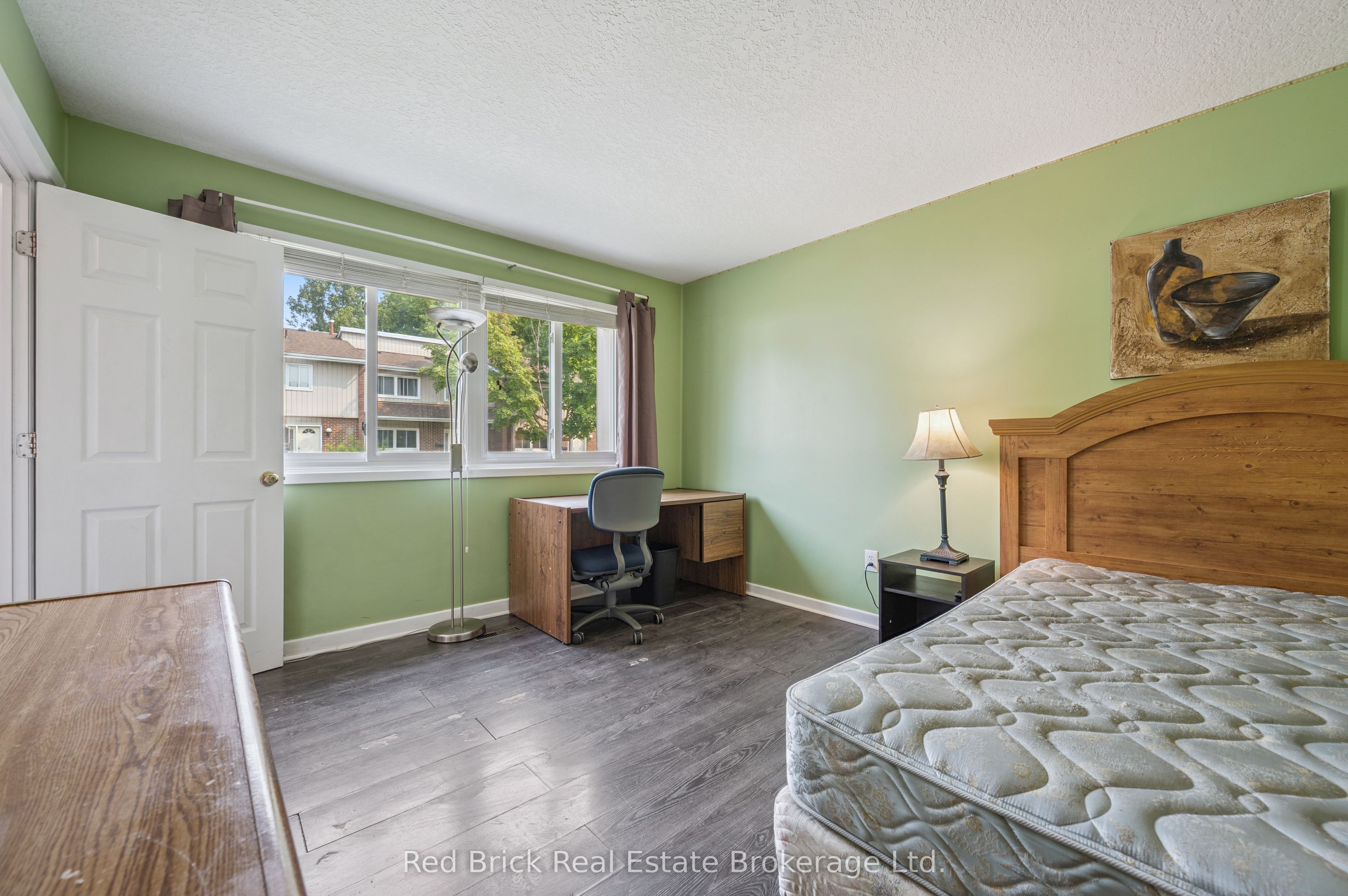 121 University Avenue E 16 Property Photo 16