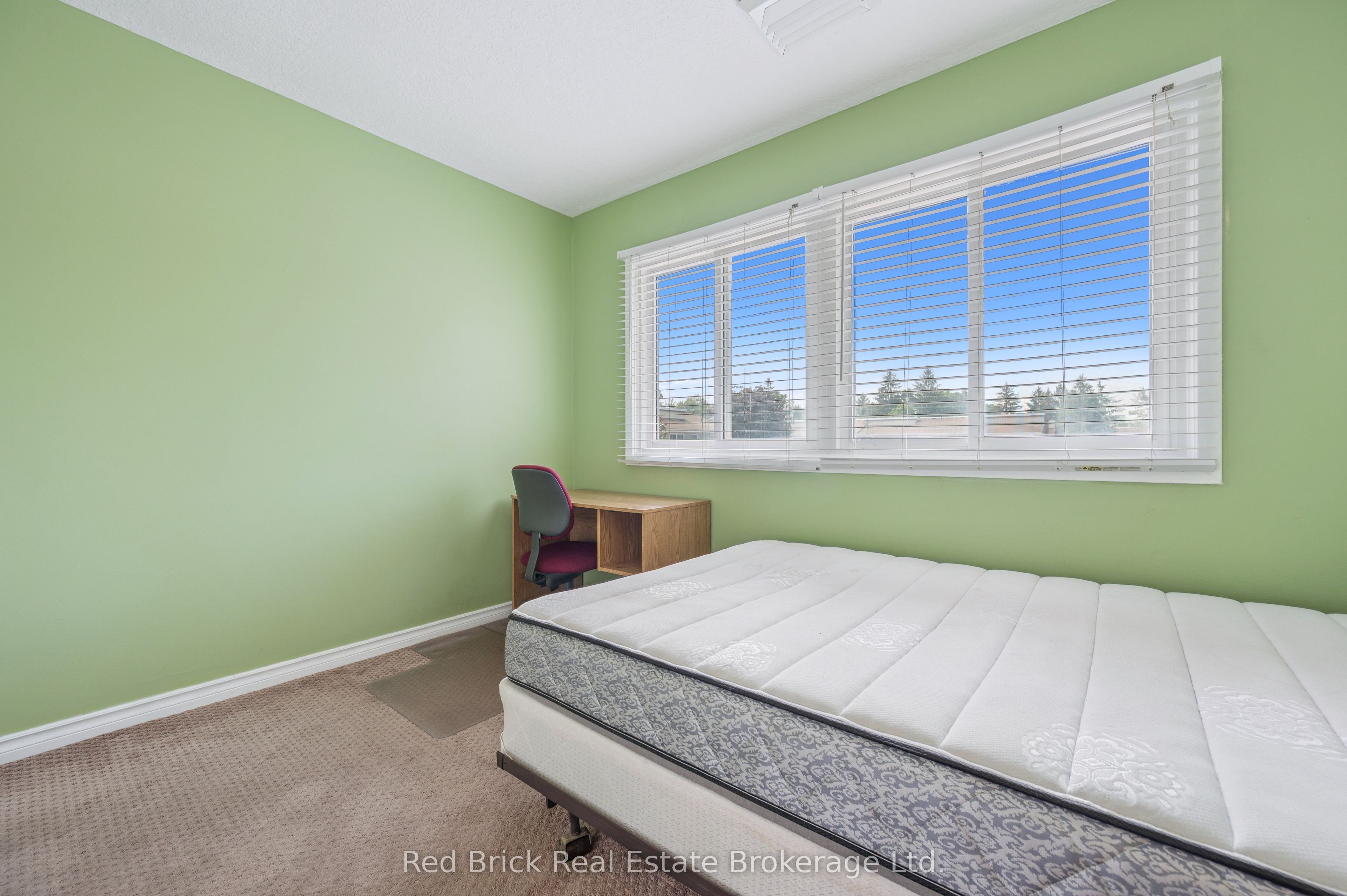 121 University Avenue E 16 Property Photo 18