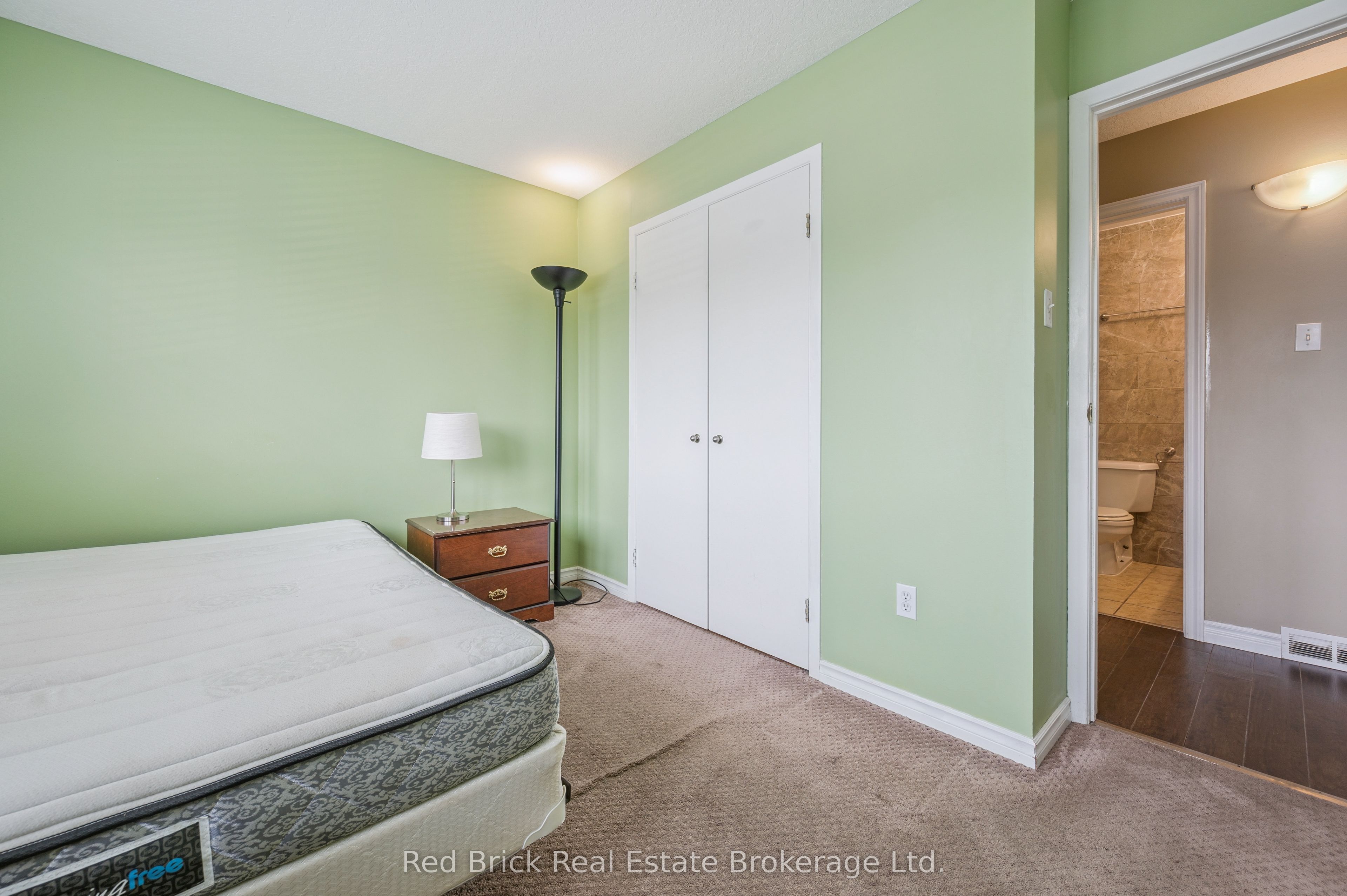 121 University Avenue E 16 Property Photo 19