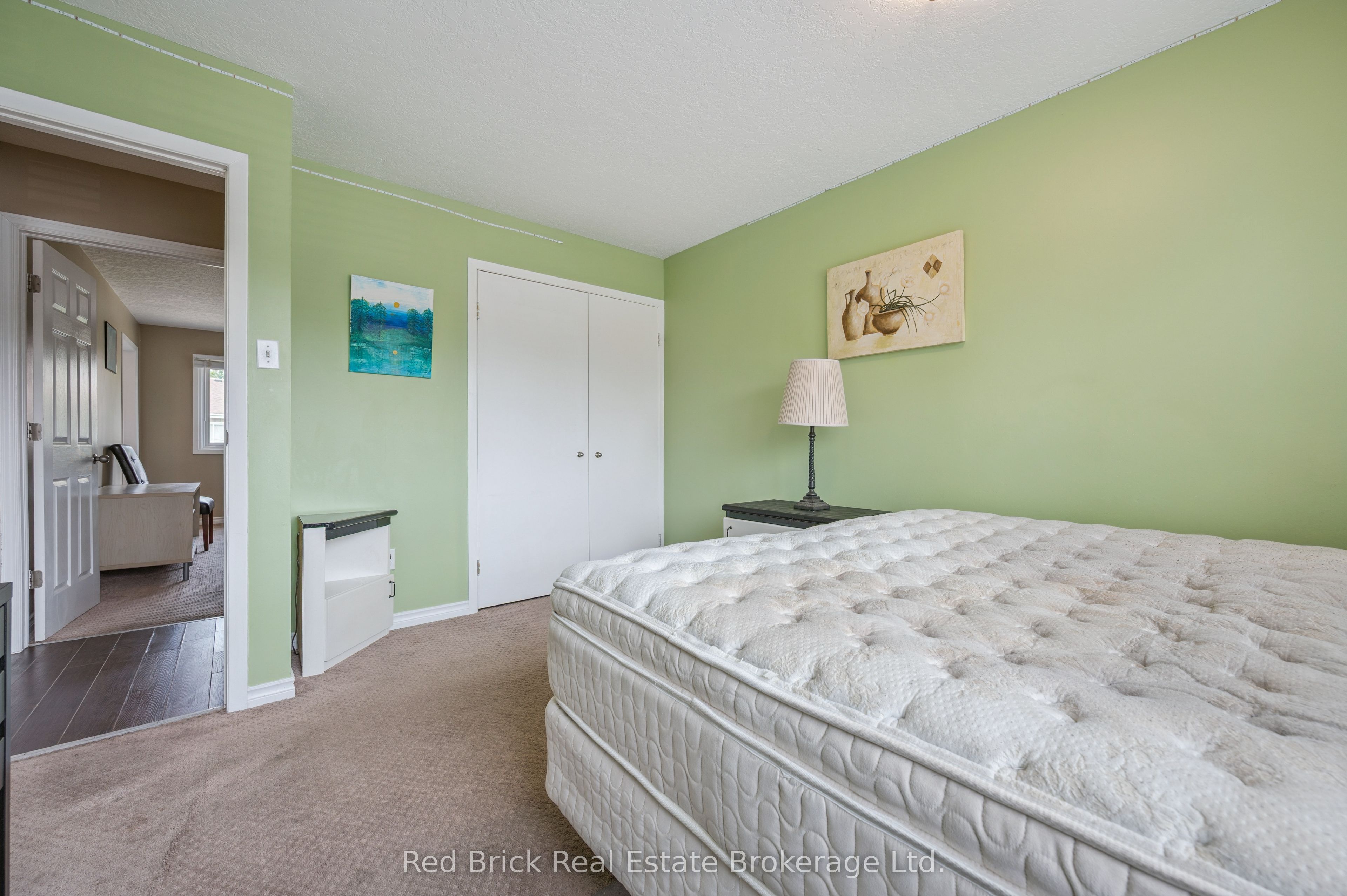 121 University Avenue E 16 Property Photo 21