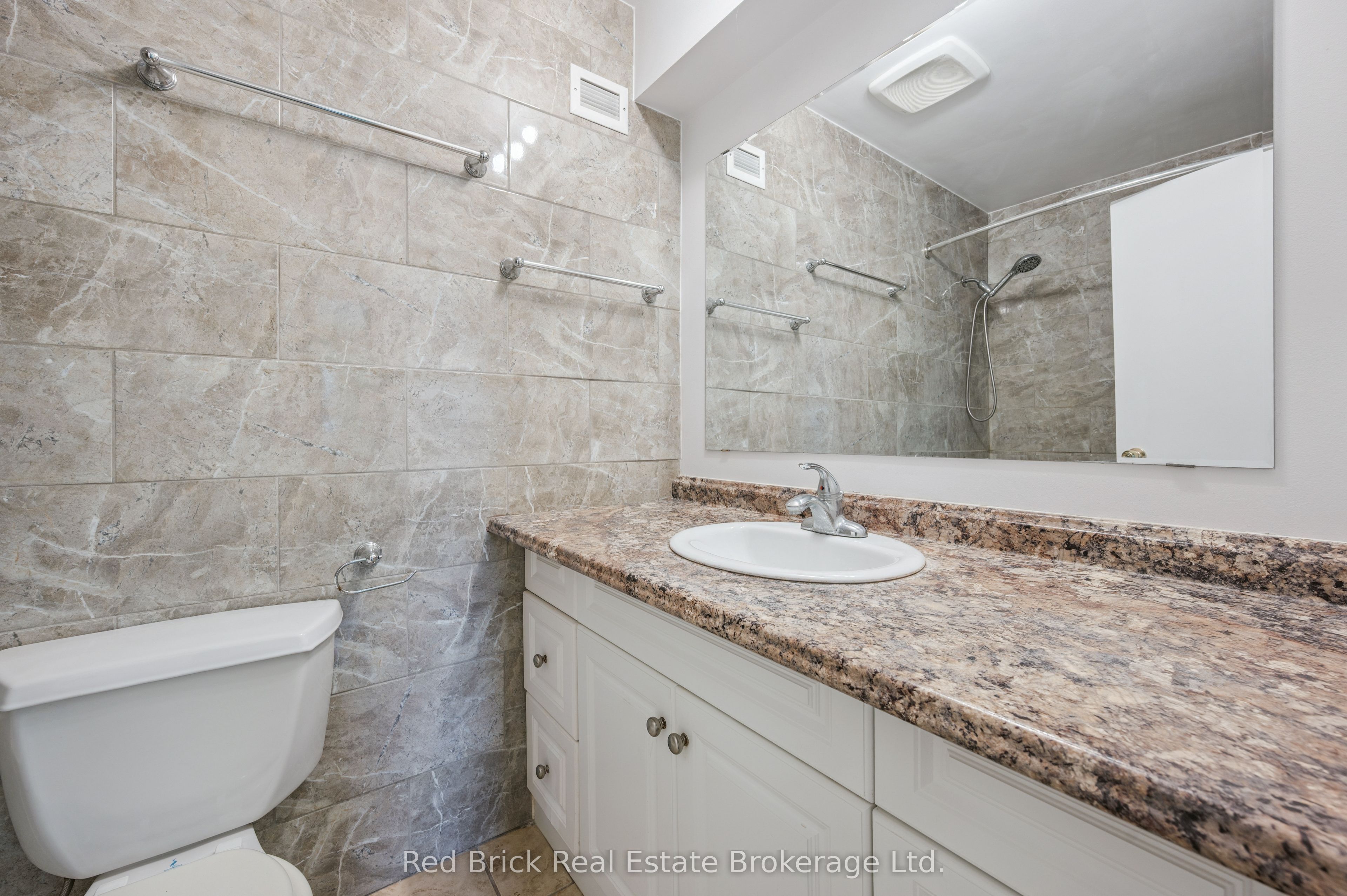 121 University Avenue E 16 Property Photo 22