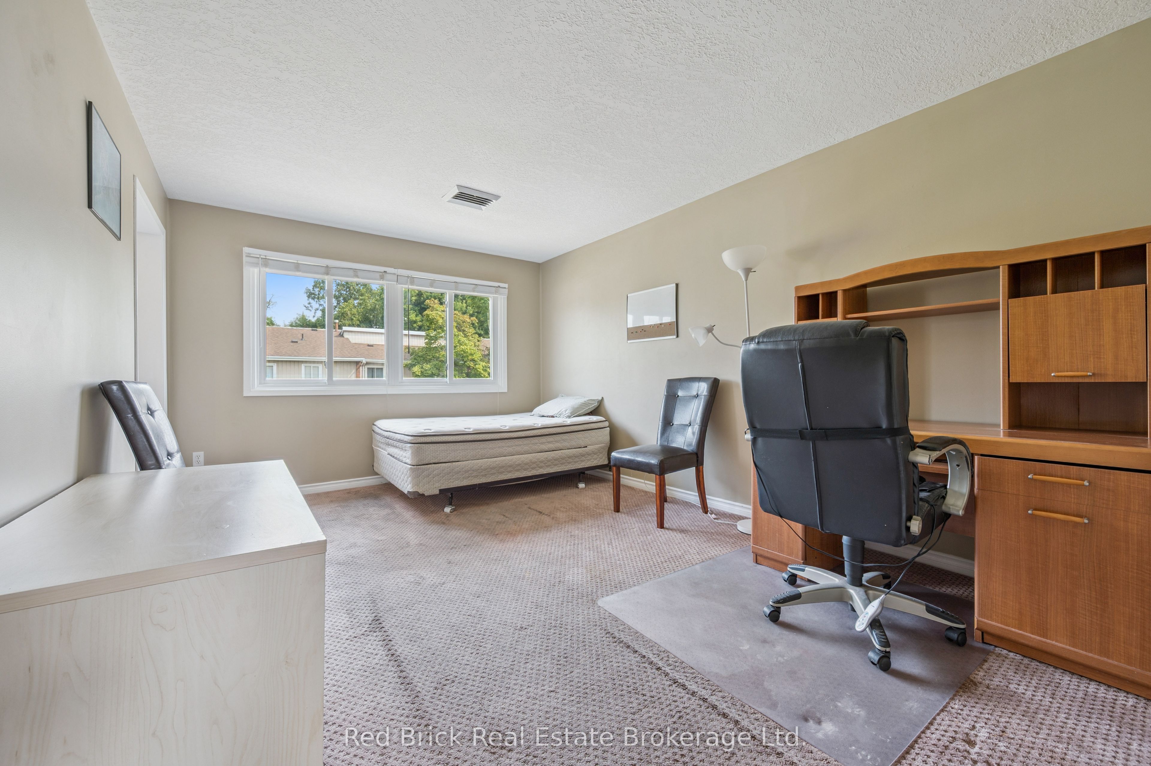 121 University Avenue E 16 Property Photo 23