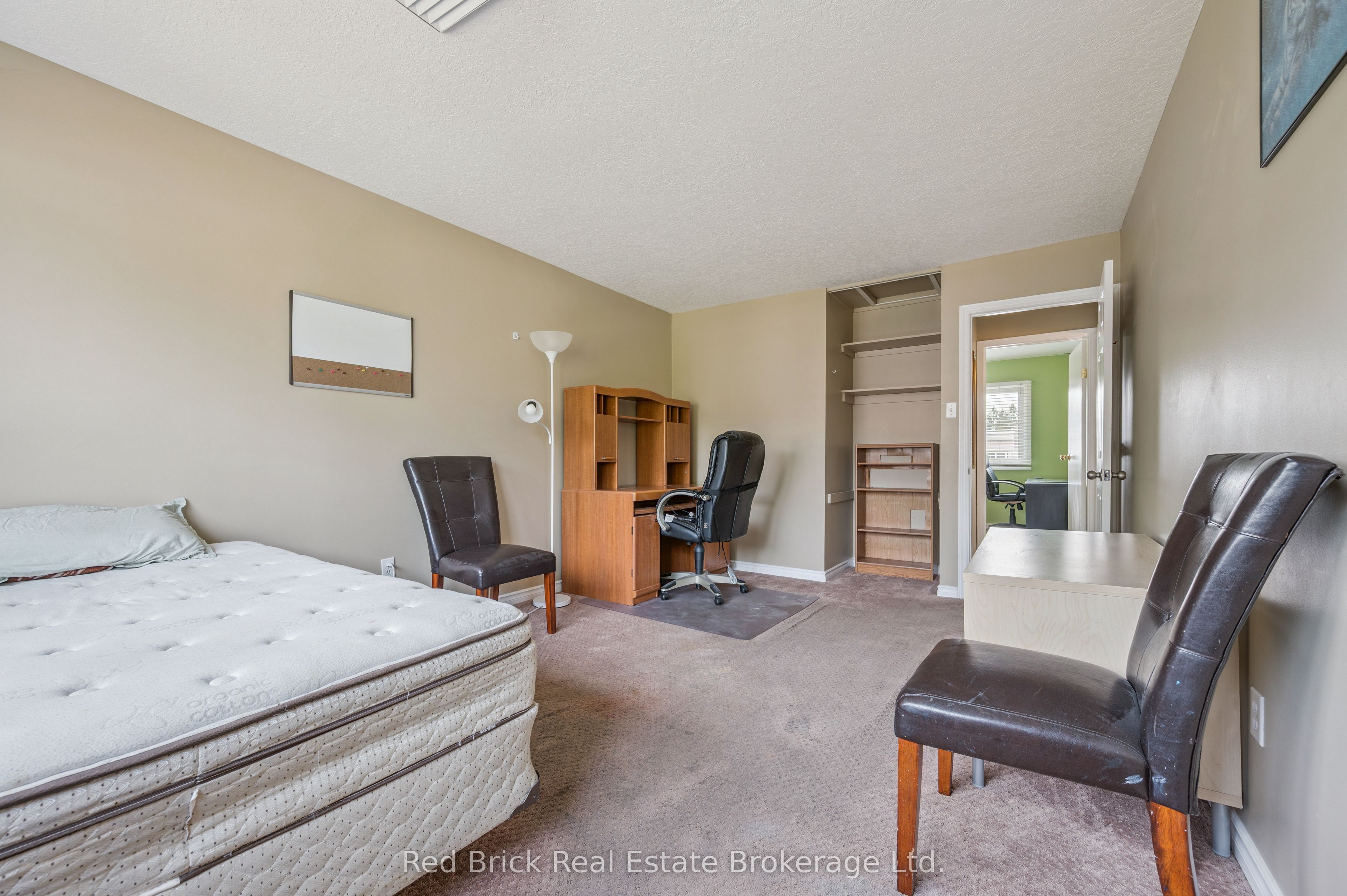 121 University Avenue E 16 Property Photo 24