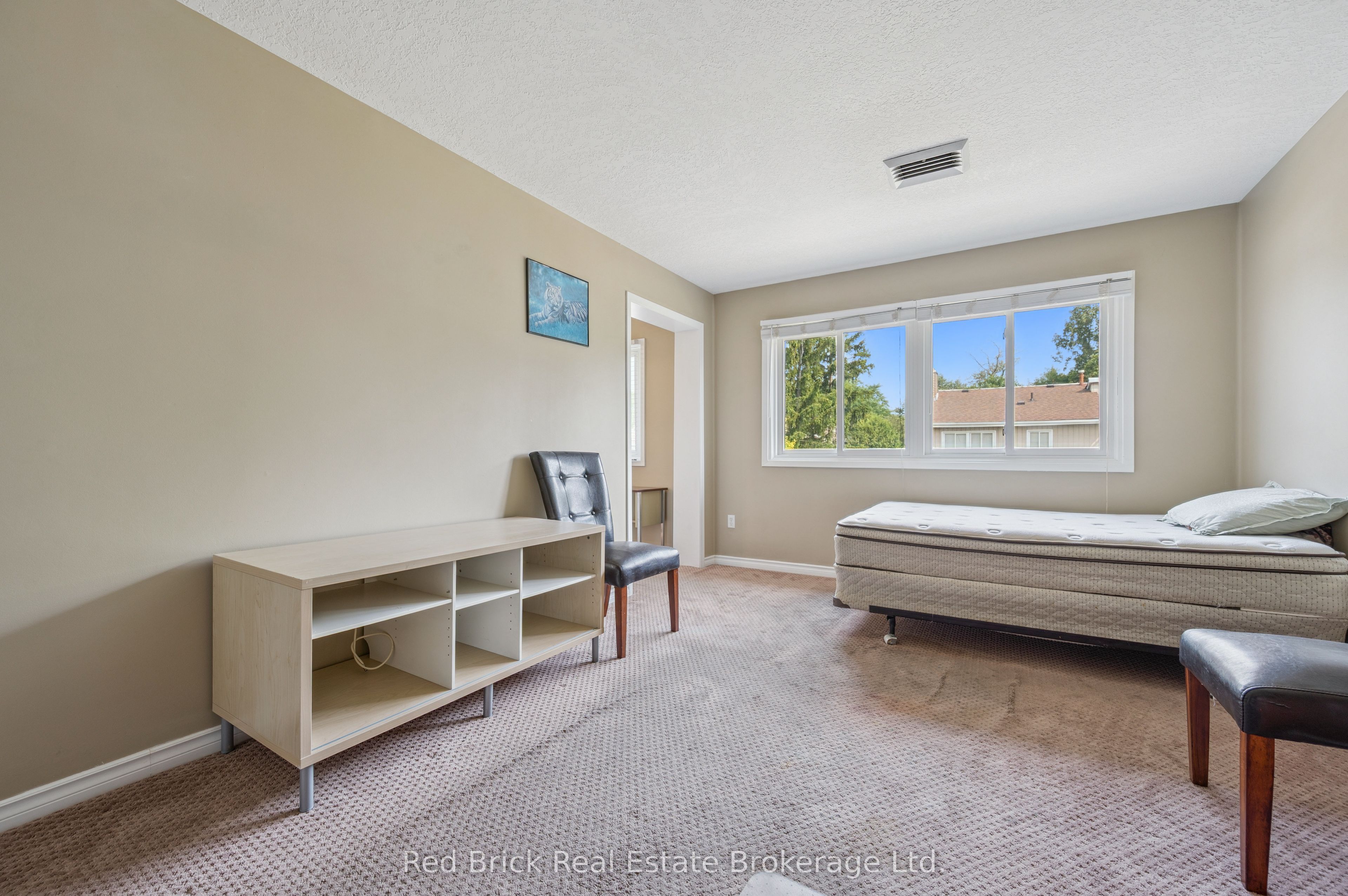 121 University Avenue E 16 Property Photo 25