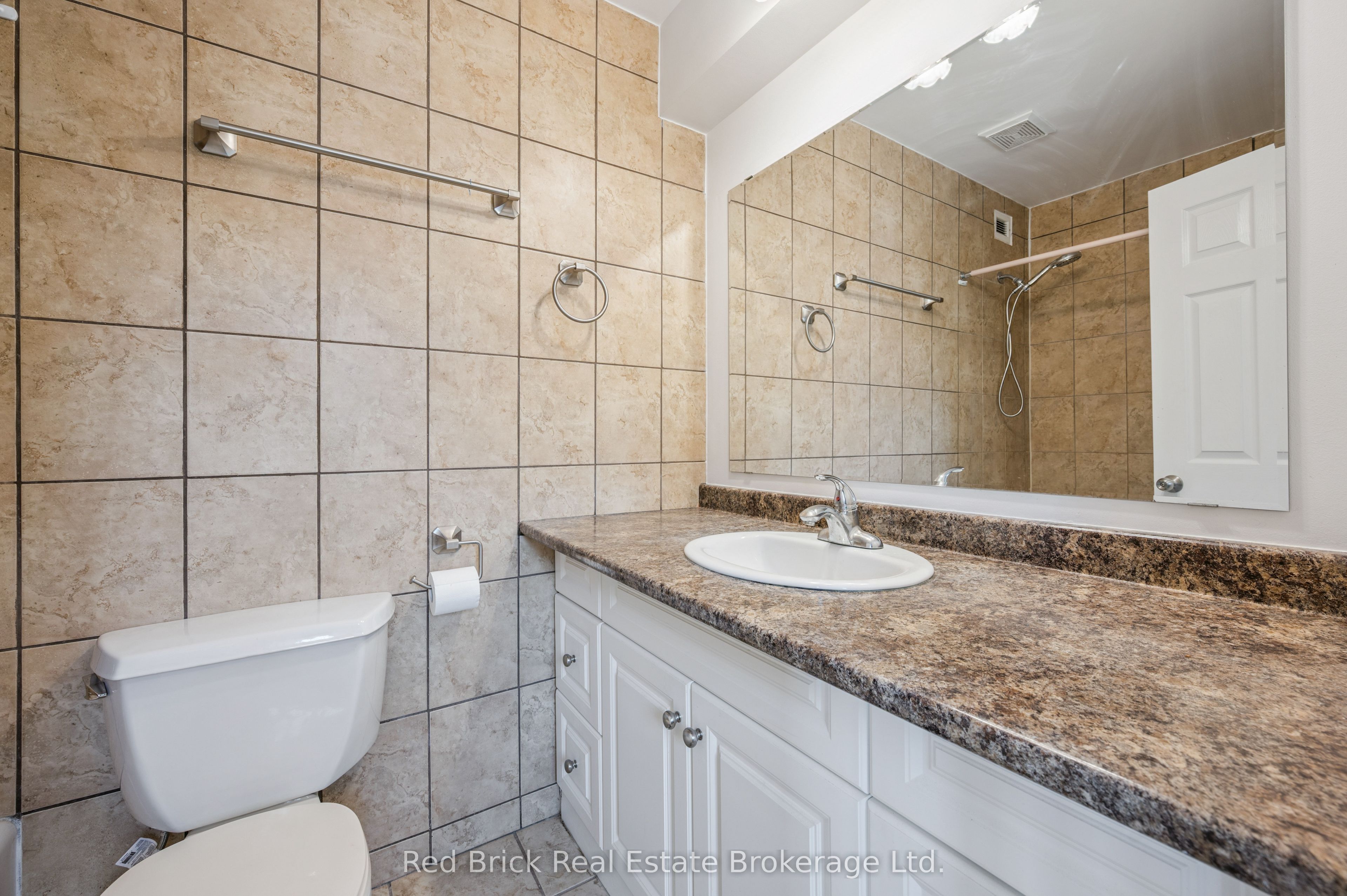 121 University Avenue E 16 Property Photo 26