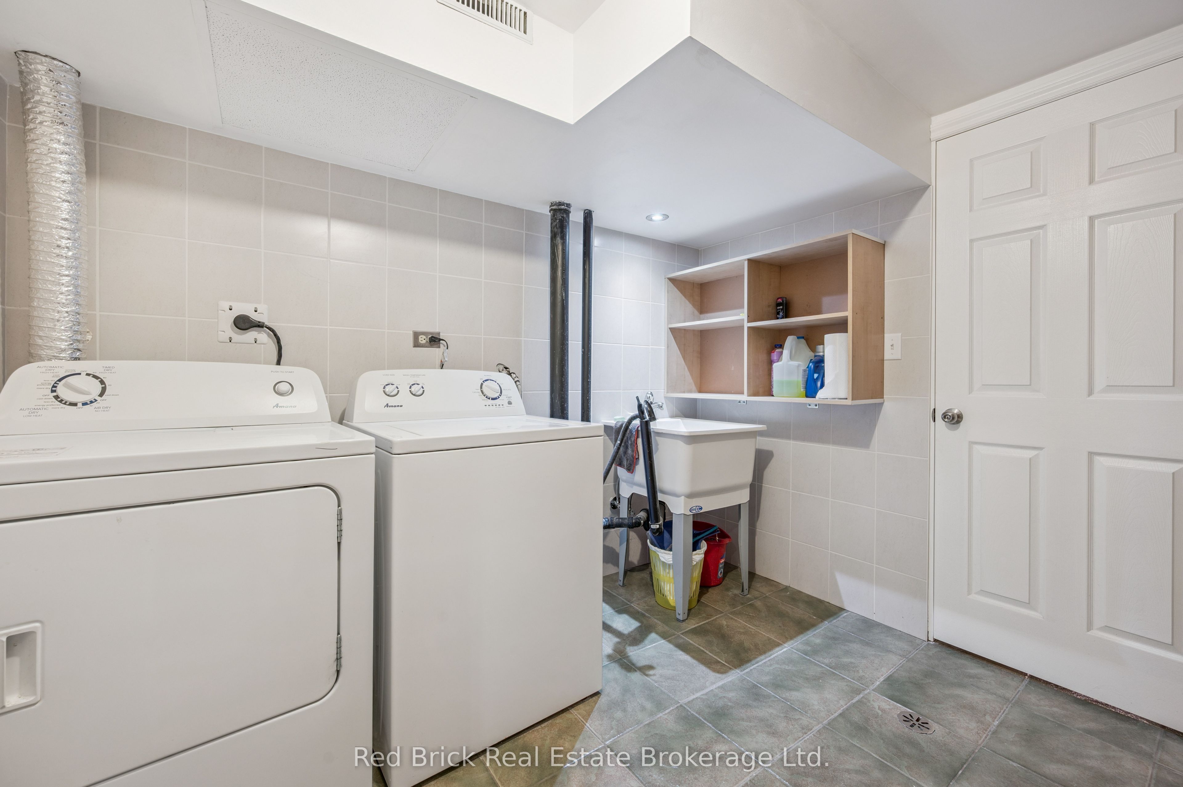 121 University Avenue E 16 Property Photo 30