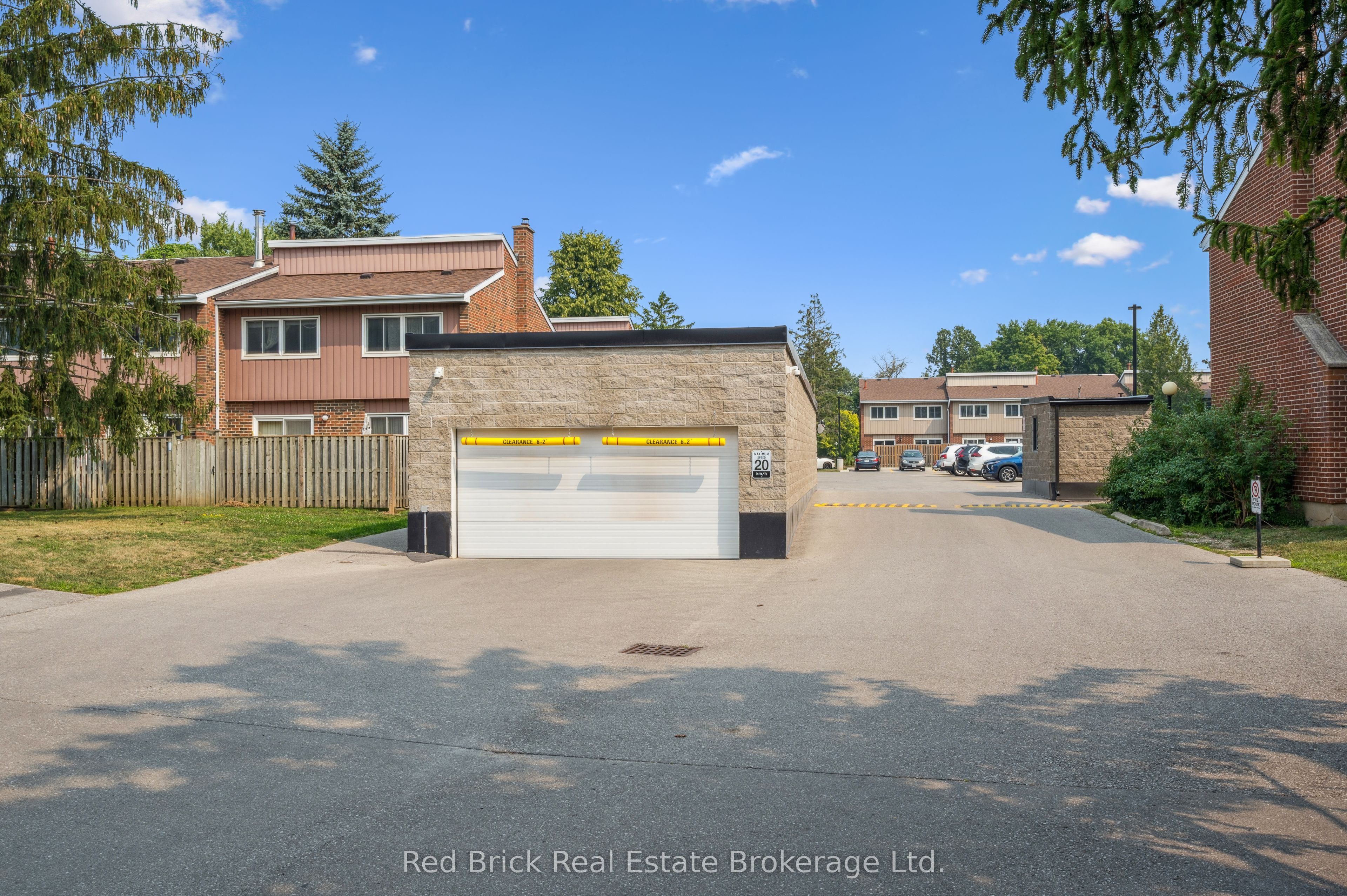 121 University Avenue E 16 Property Photo 36