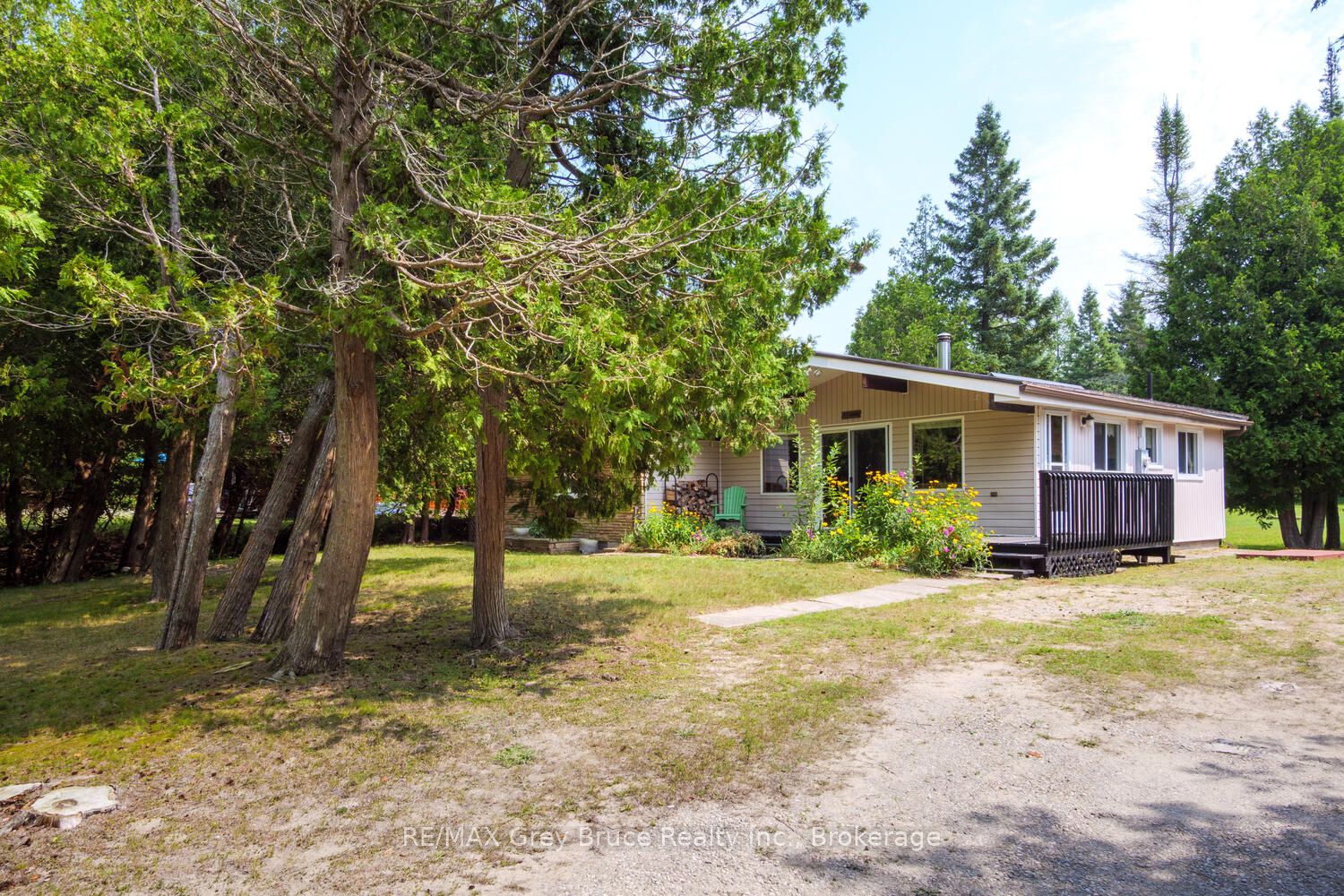 465 Shoreline Avenue Property Photo 1