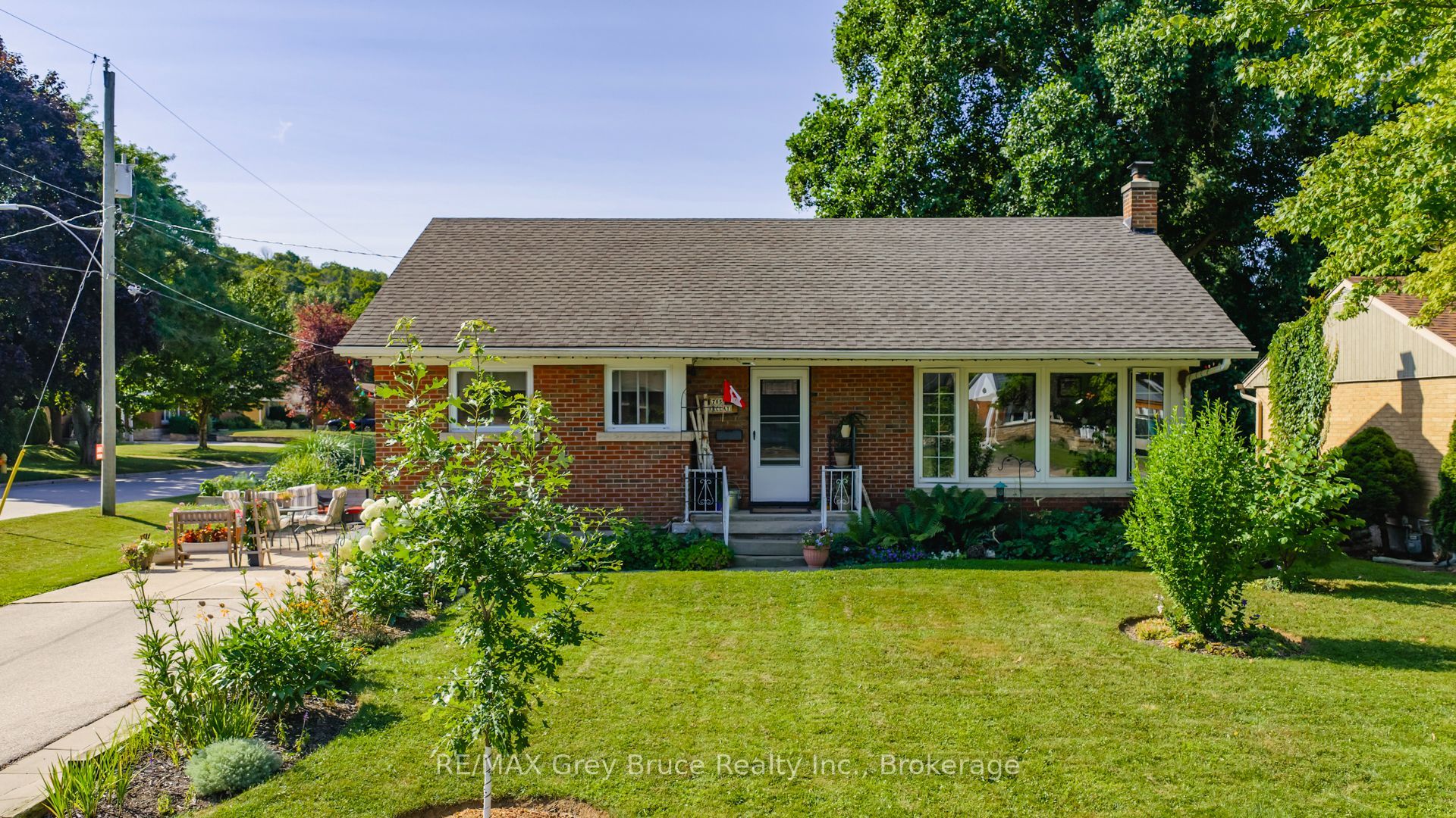 785 4th Street E Property Photo 1
