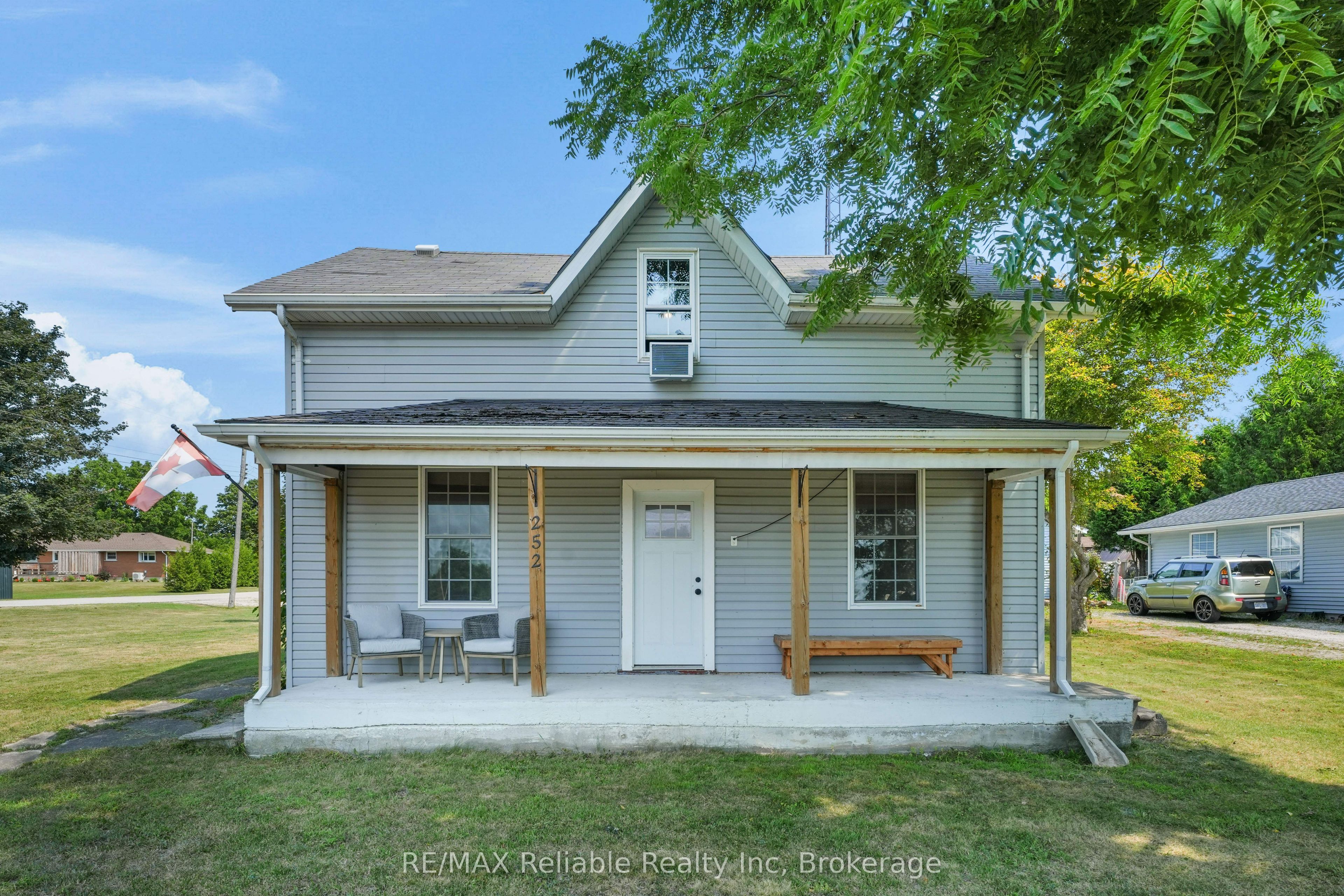 252 Kings Road Property Photo 1