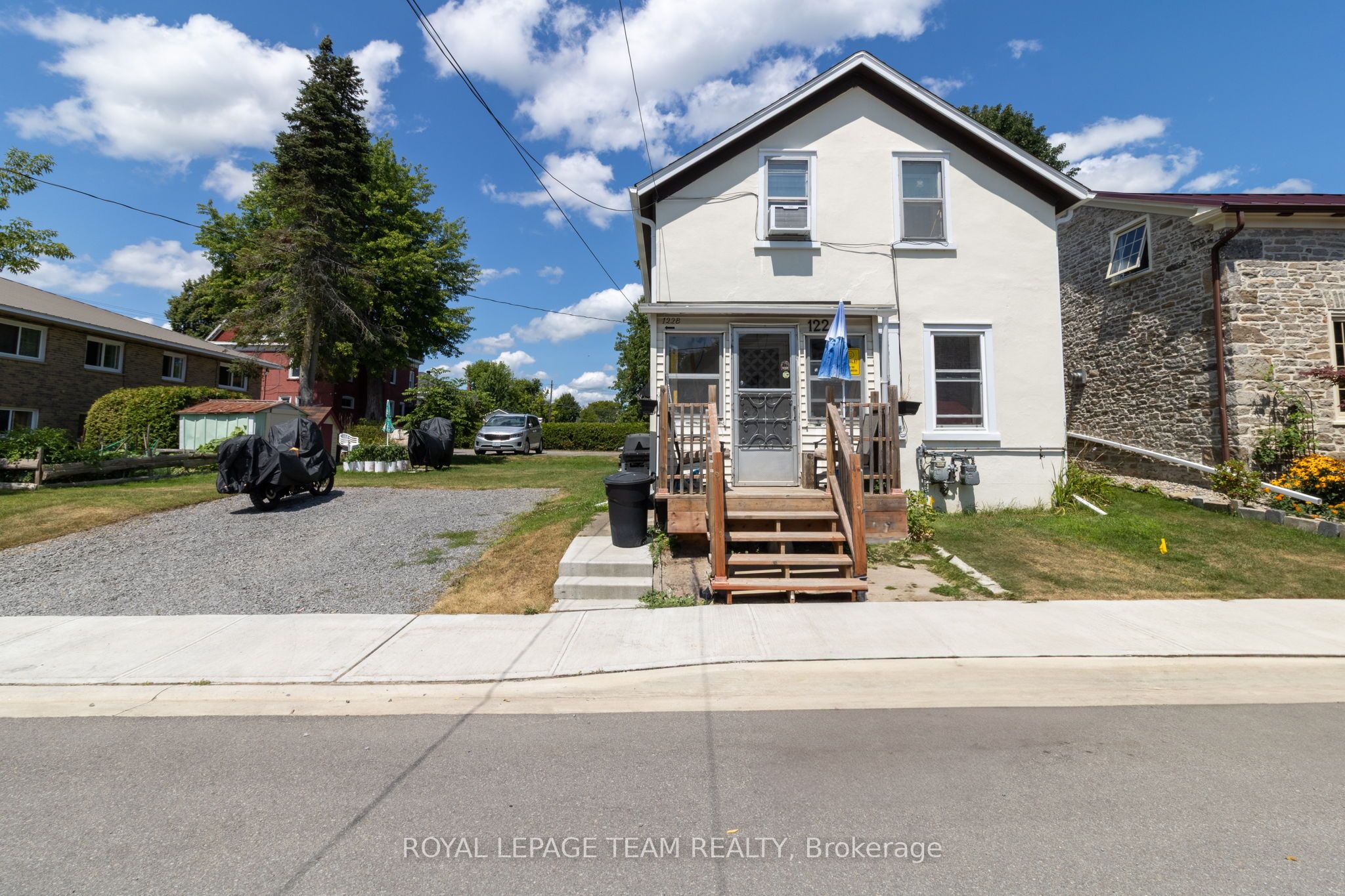 122 Dibble Street E Property Photo 1