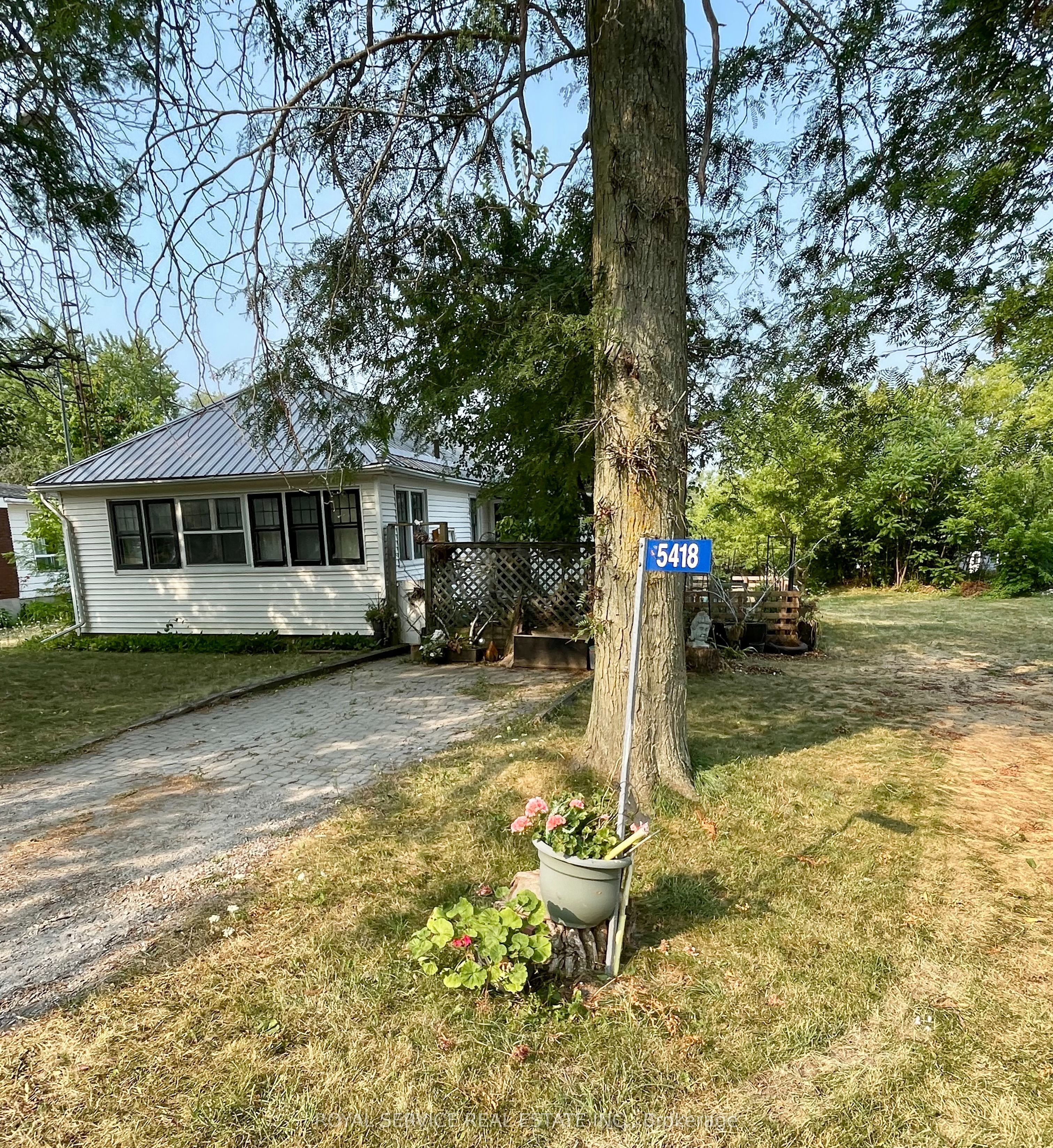 5418 Lakeshore Drive Property Photo 1