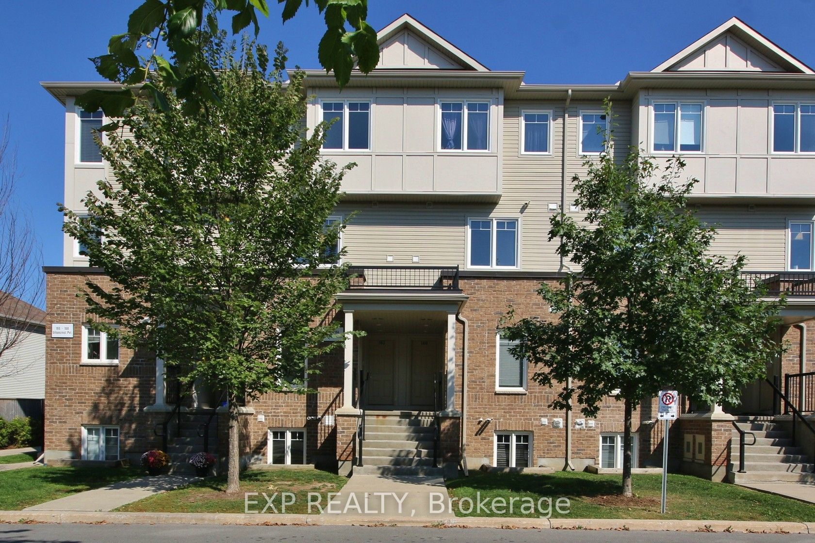 162 Urbancrest Private Property Photo 1