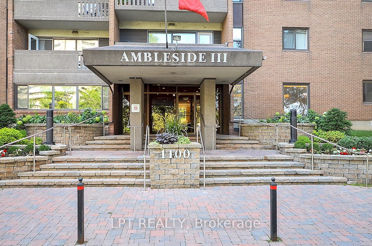 1100 Ambleside Dr Property Photo 1