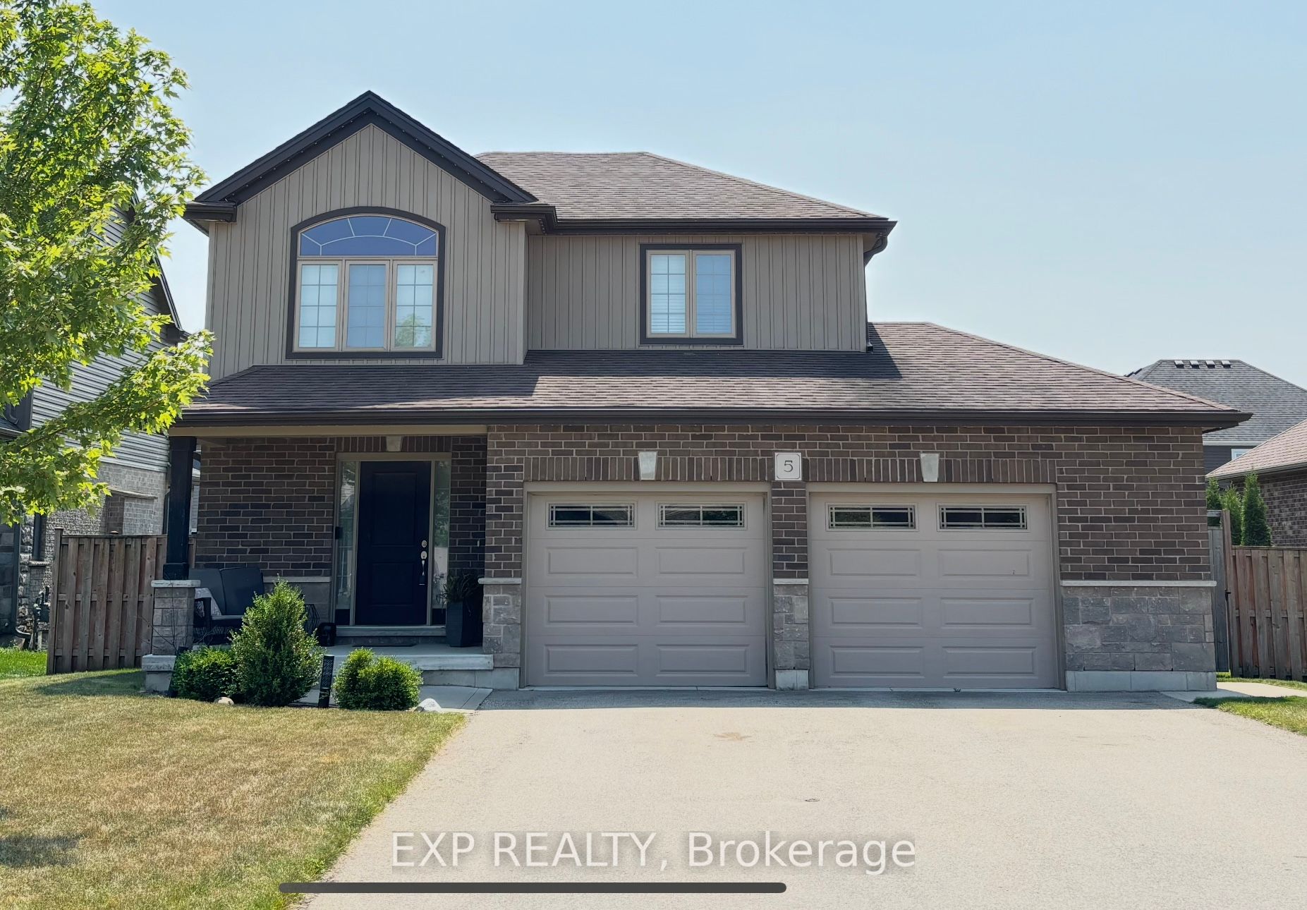 5 Oliver Crescent Property Photo 1