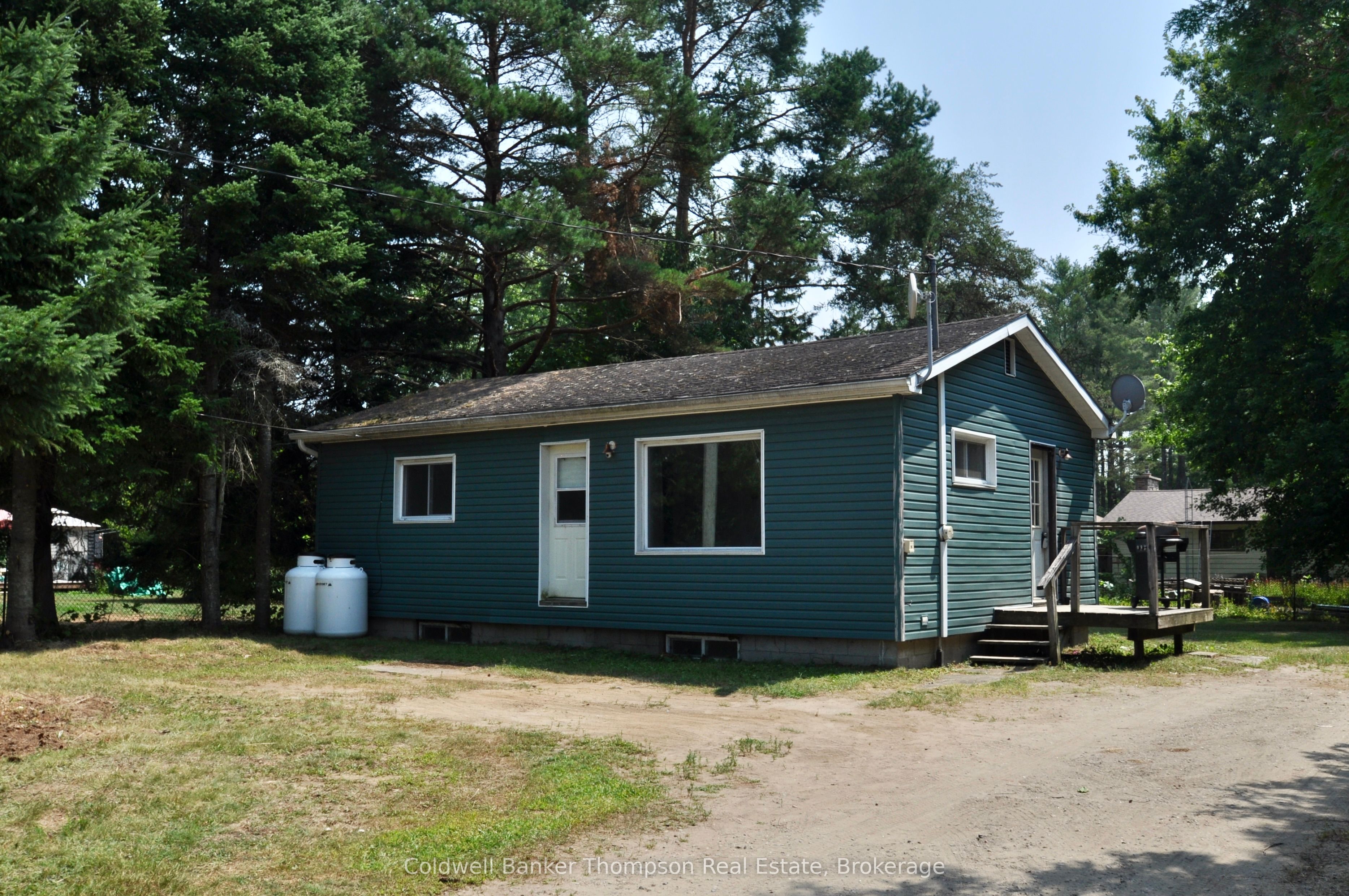 4 University St Property Photo 1