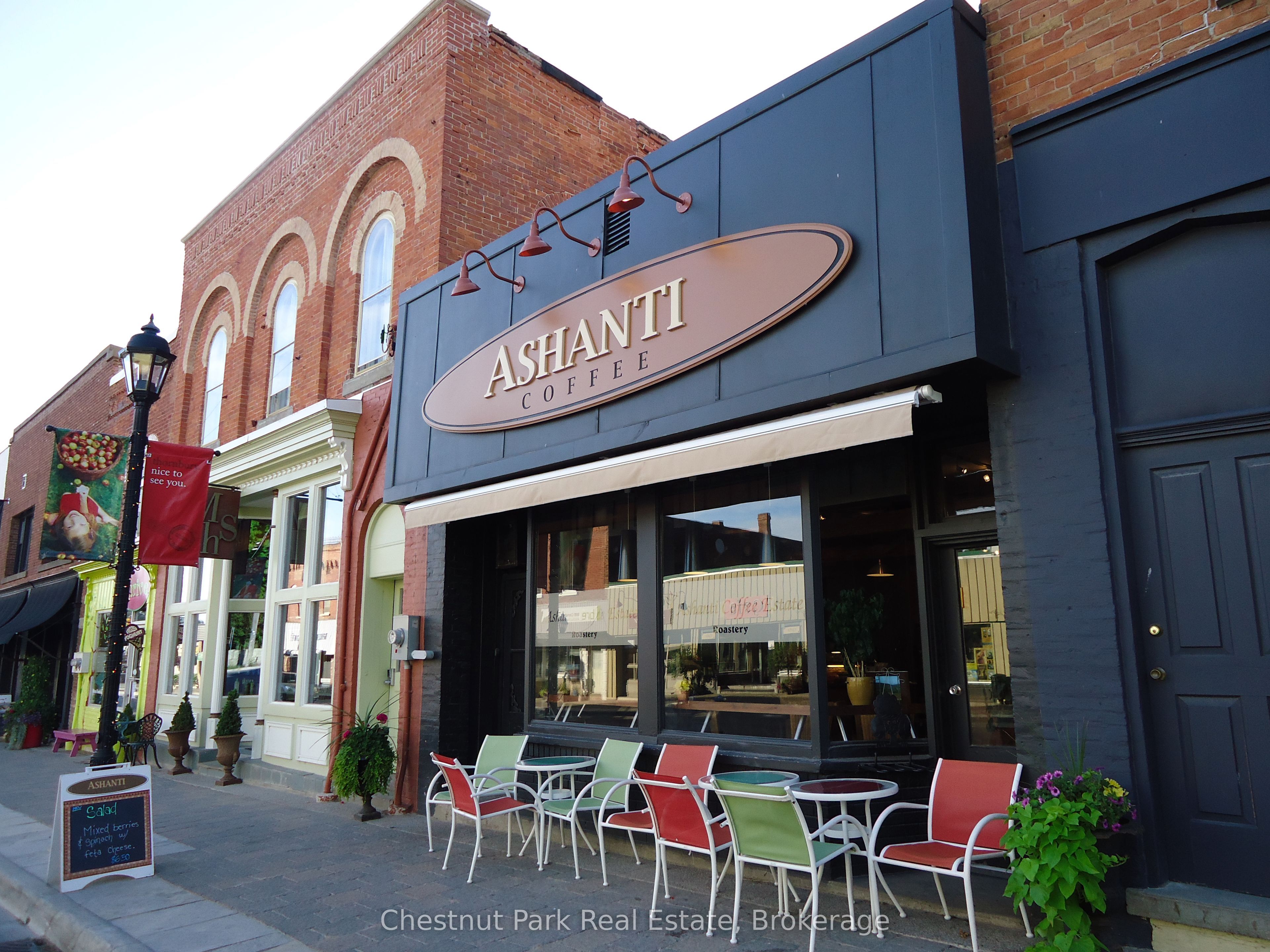 39 Bruce Street S Property Photo 1