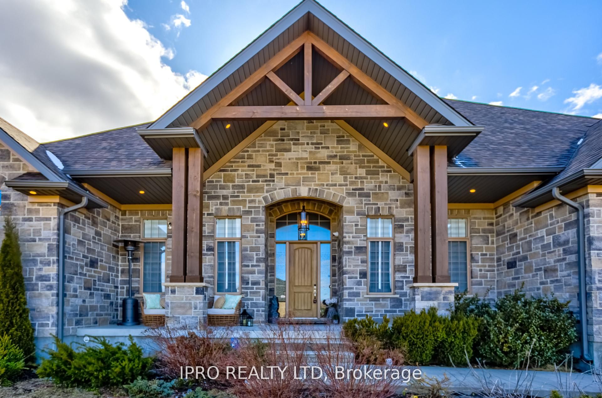 111 Sunset Hills Cres