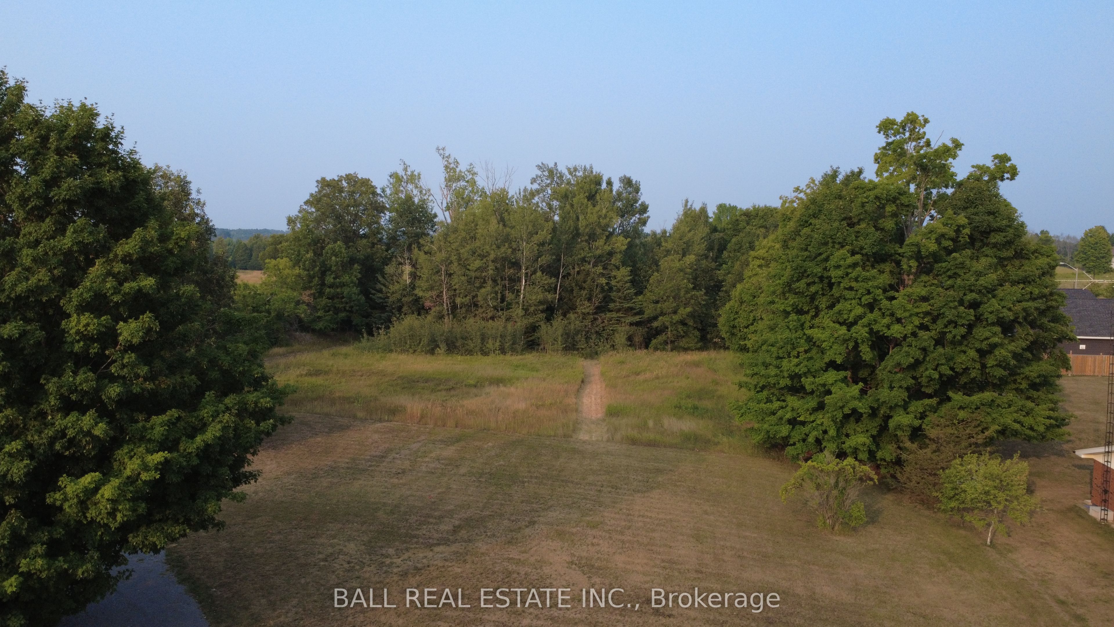 32 Concession St