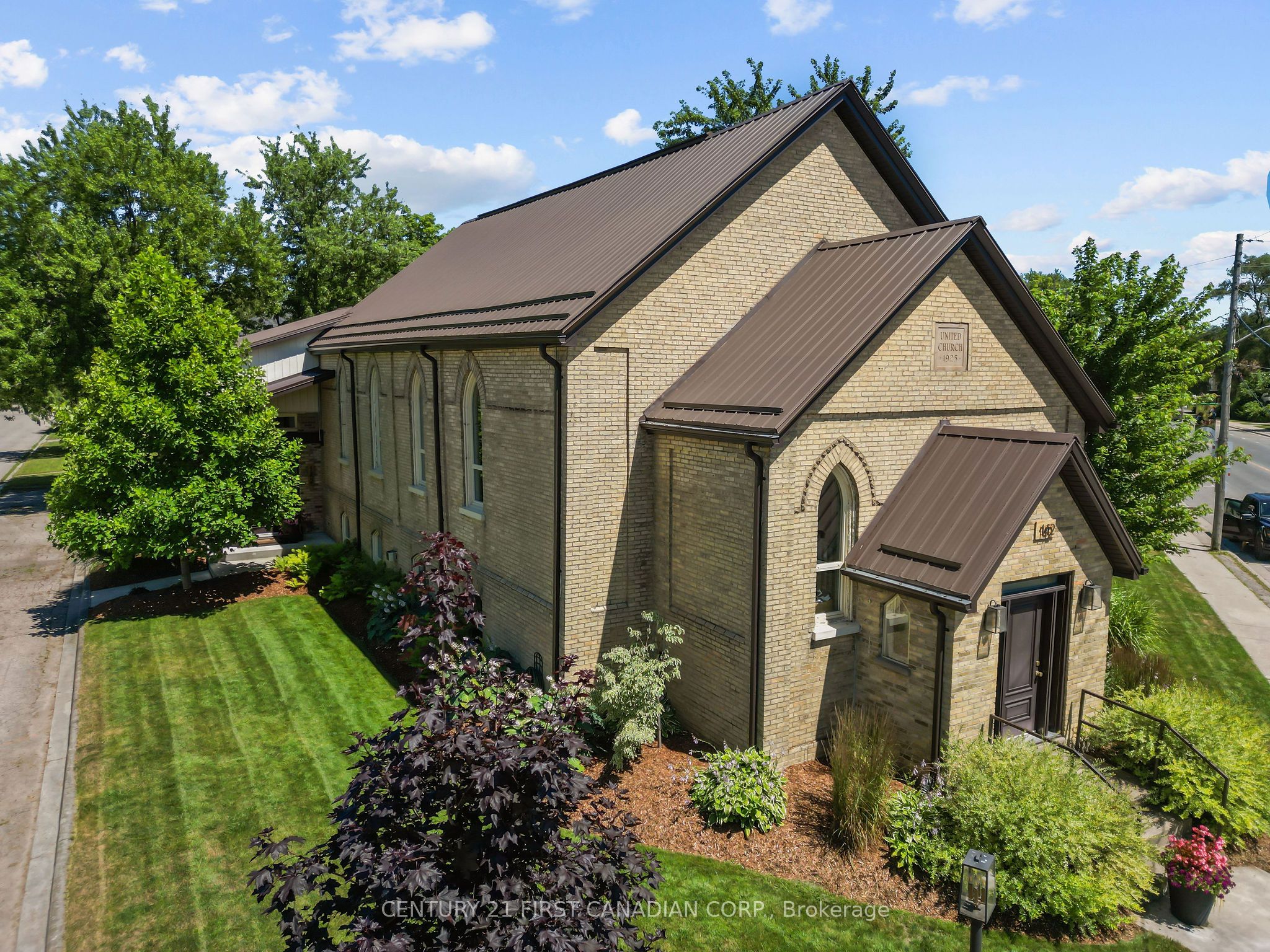 142 Main Street Property Photo 1