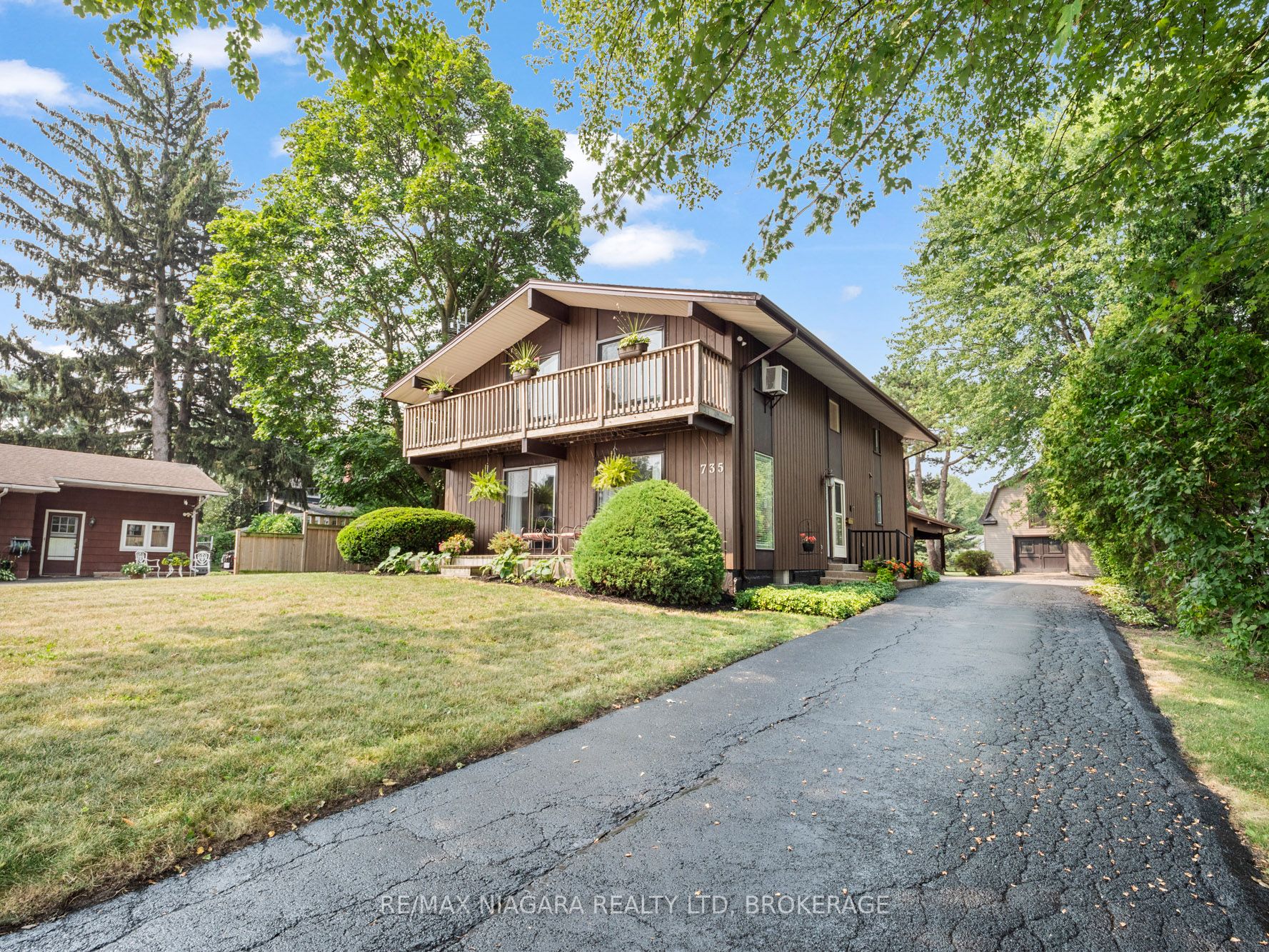 735 Niagara Blvd Property Photo 1