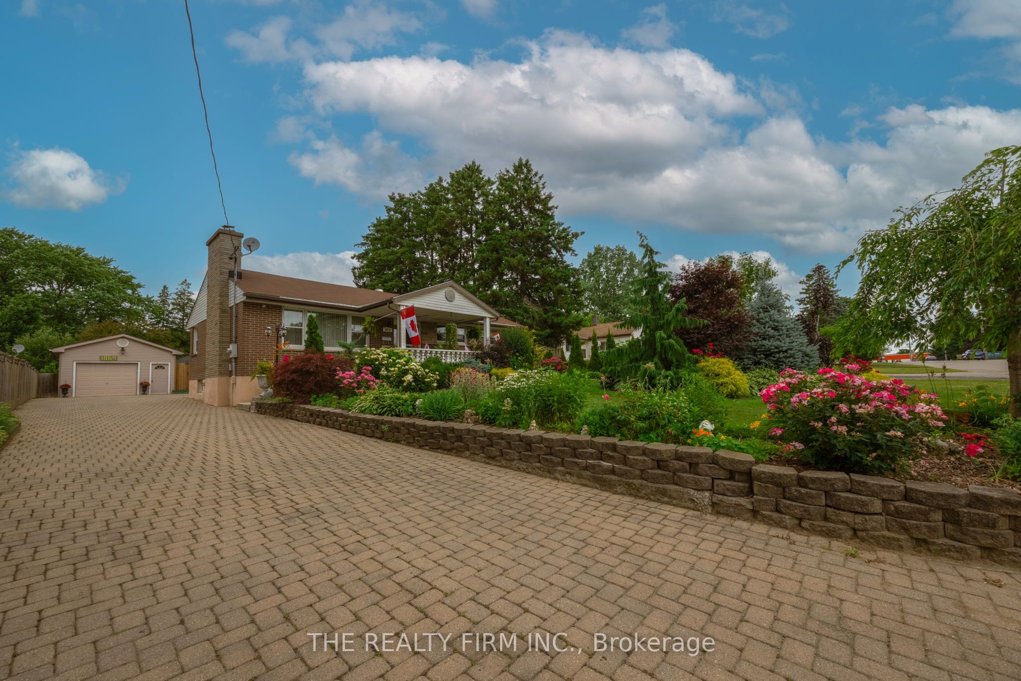 1864 Parkhurst Ave Property Photo 1