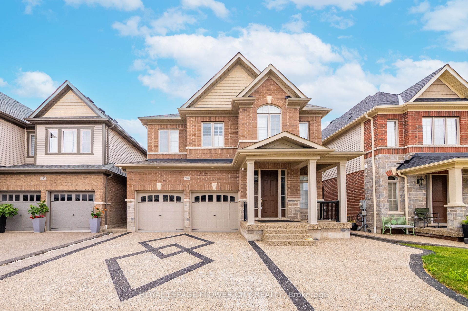 588 Beckview Crescent Property Photo 2