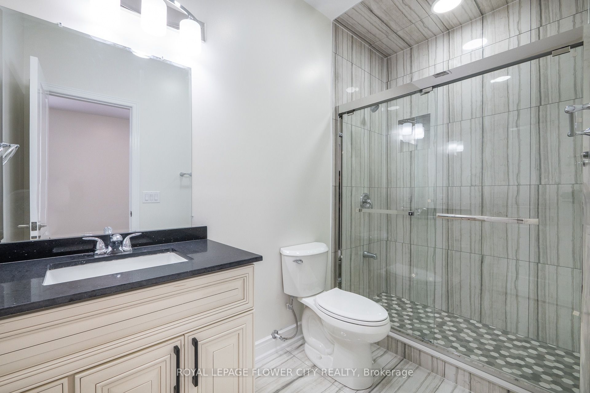 588 Beckview Crescent Property Photo 36