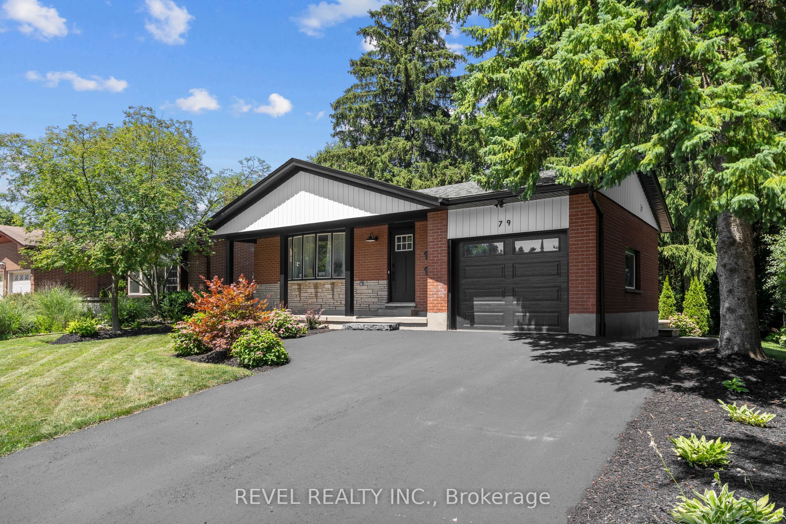 79 Inwood Crescent Property Photo 2